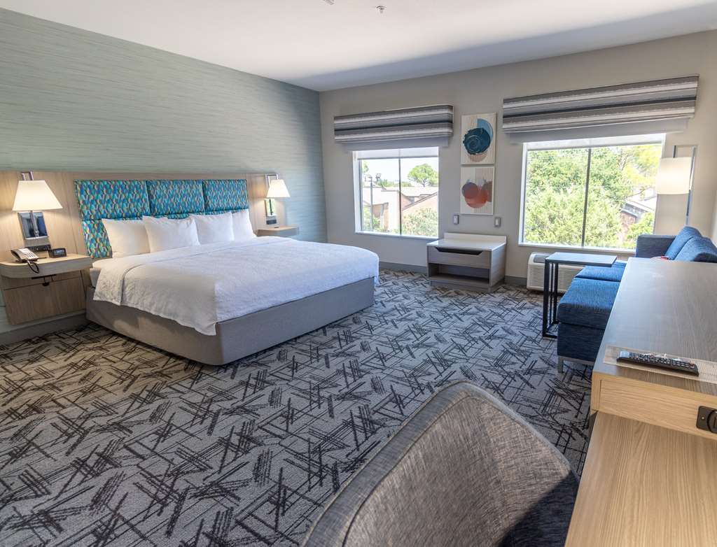 Hampton Inn & Suites by Hilton Denton Room Type - 1KNG MOB HEAR ACC W TUB NS