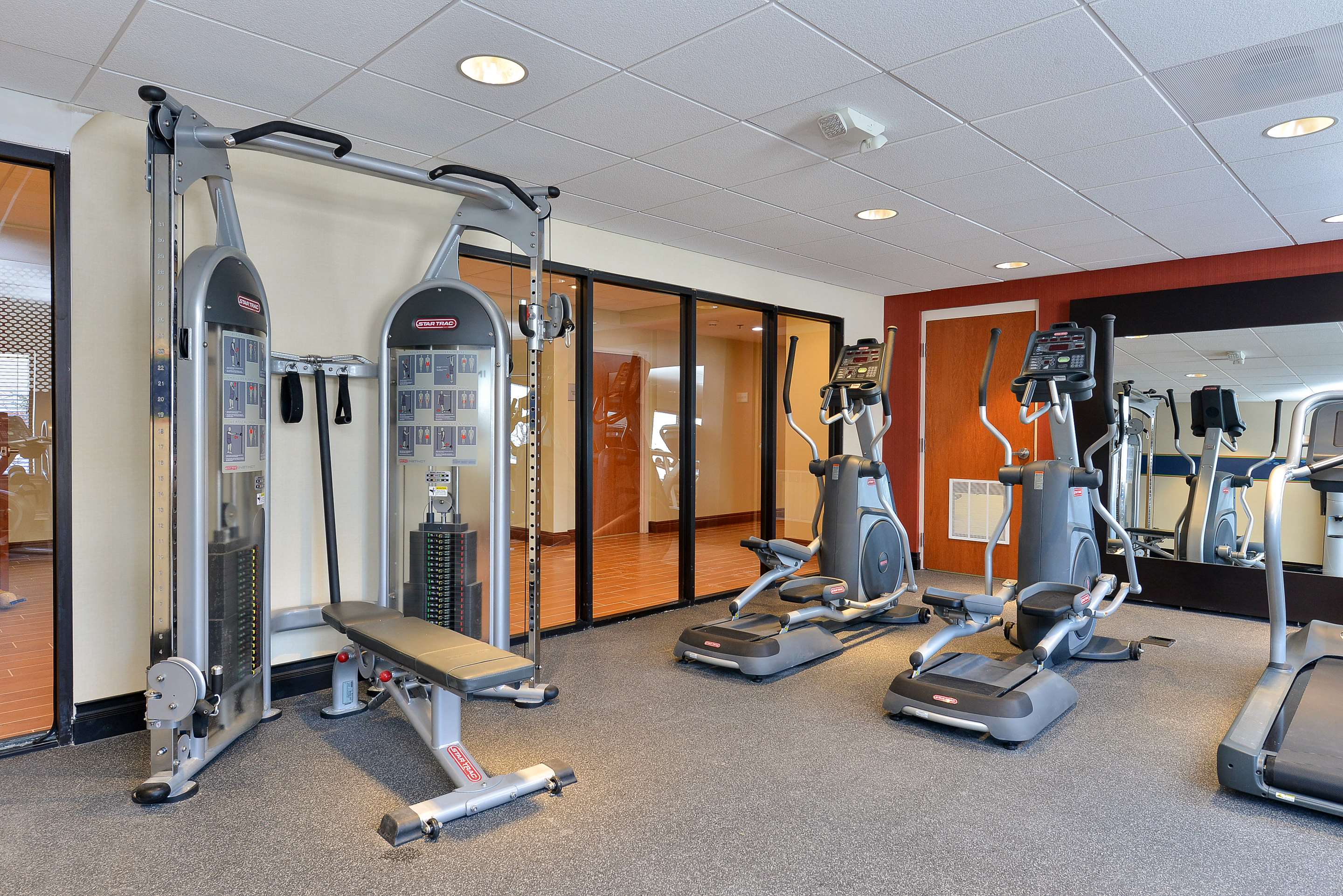 Health club fitness center gym | Hampton Inn Detroit/Auburn Hills South