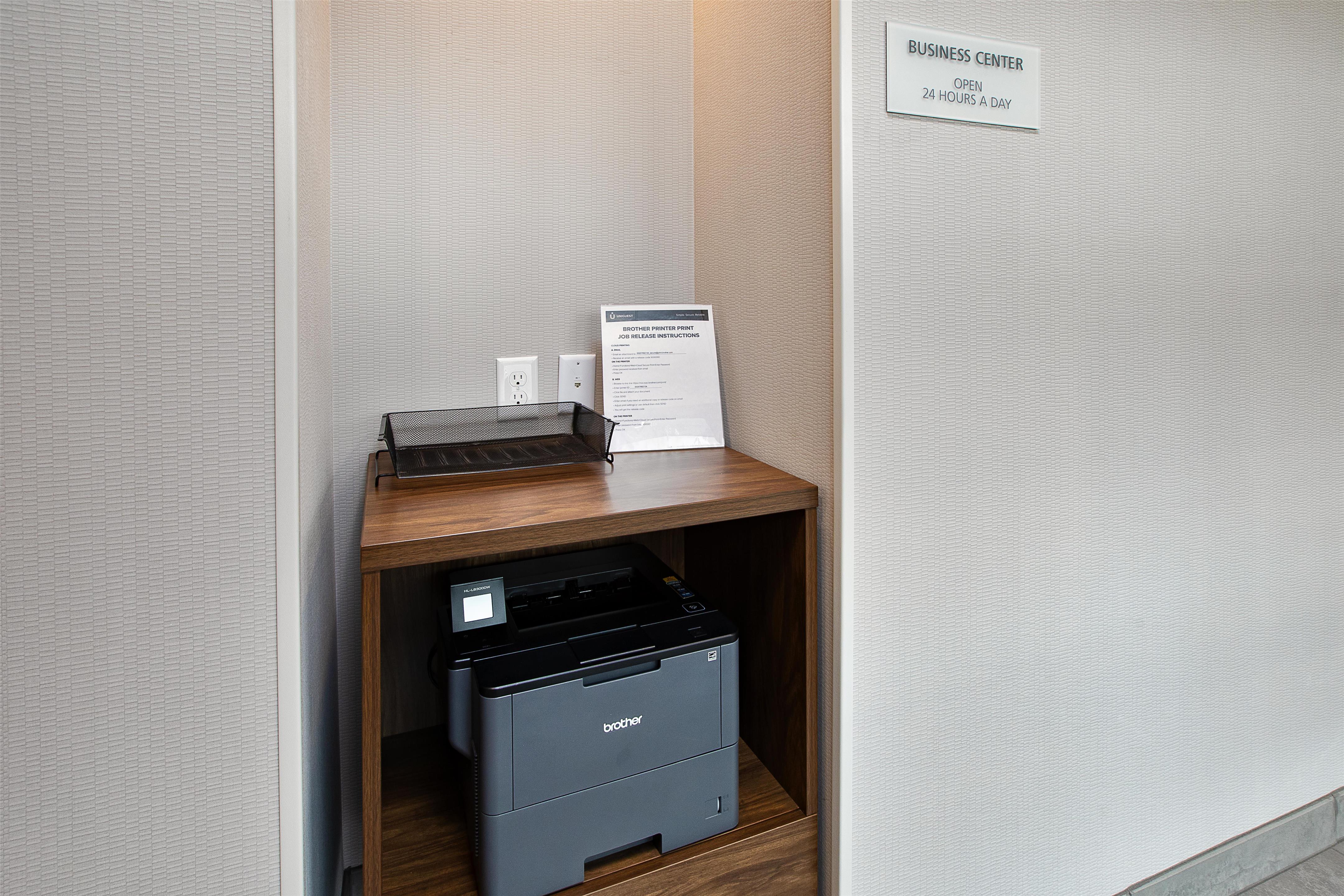 Business Center | Hampton Inn Hotel Detroit/Belleville-Airport Area