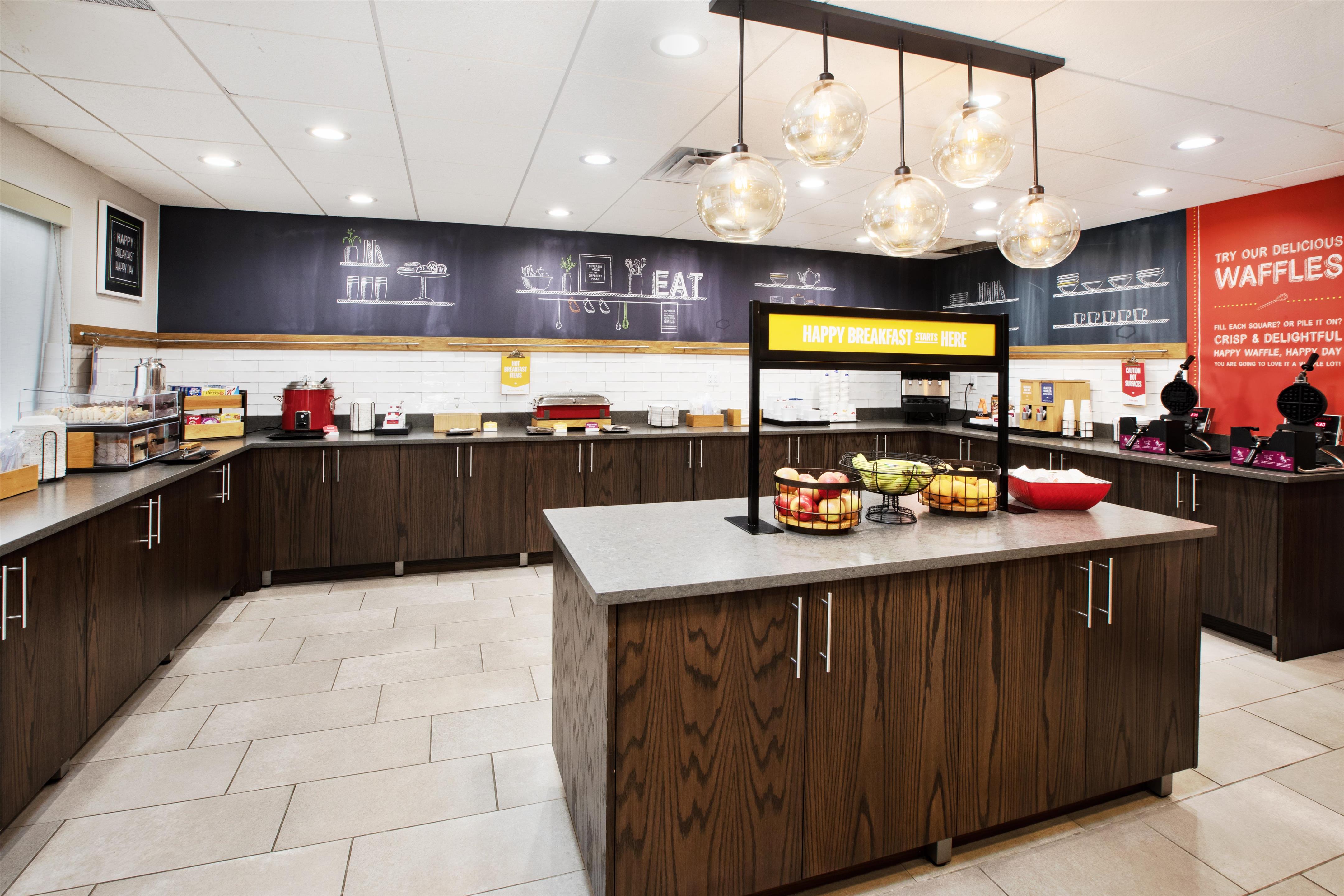 Breakfast Area | Hampton Inn Hotel Detroit/Belleville-Airport Area