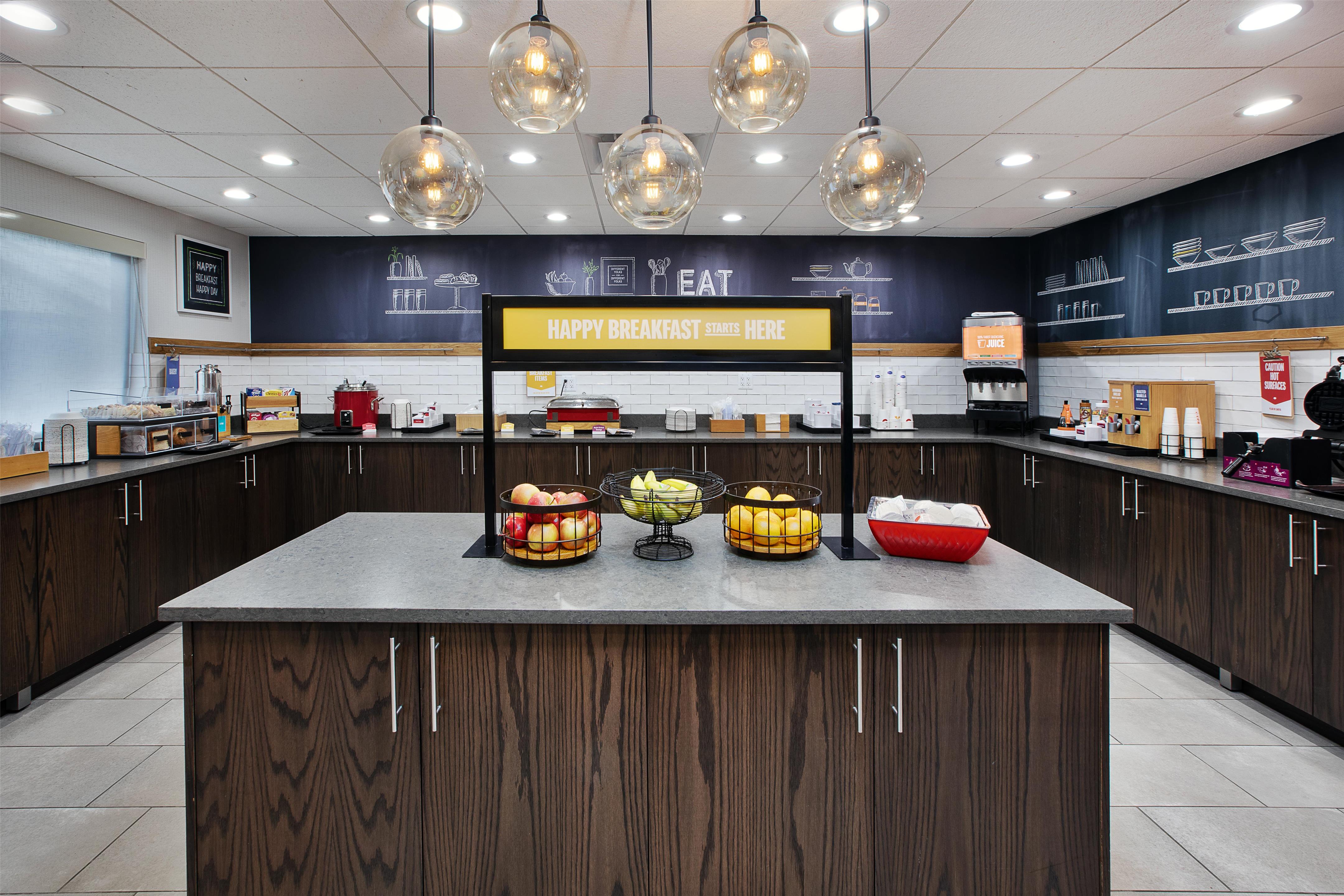 Breakfast Area | Hampton Inn Hotel Detroit/Belleville-Airport Area