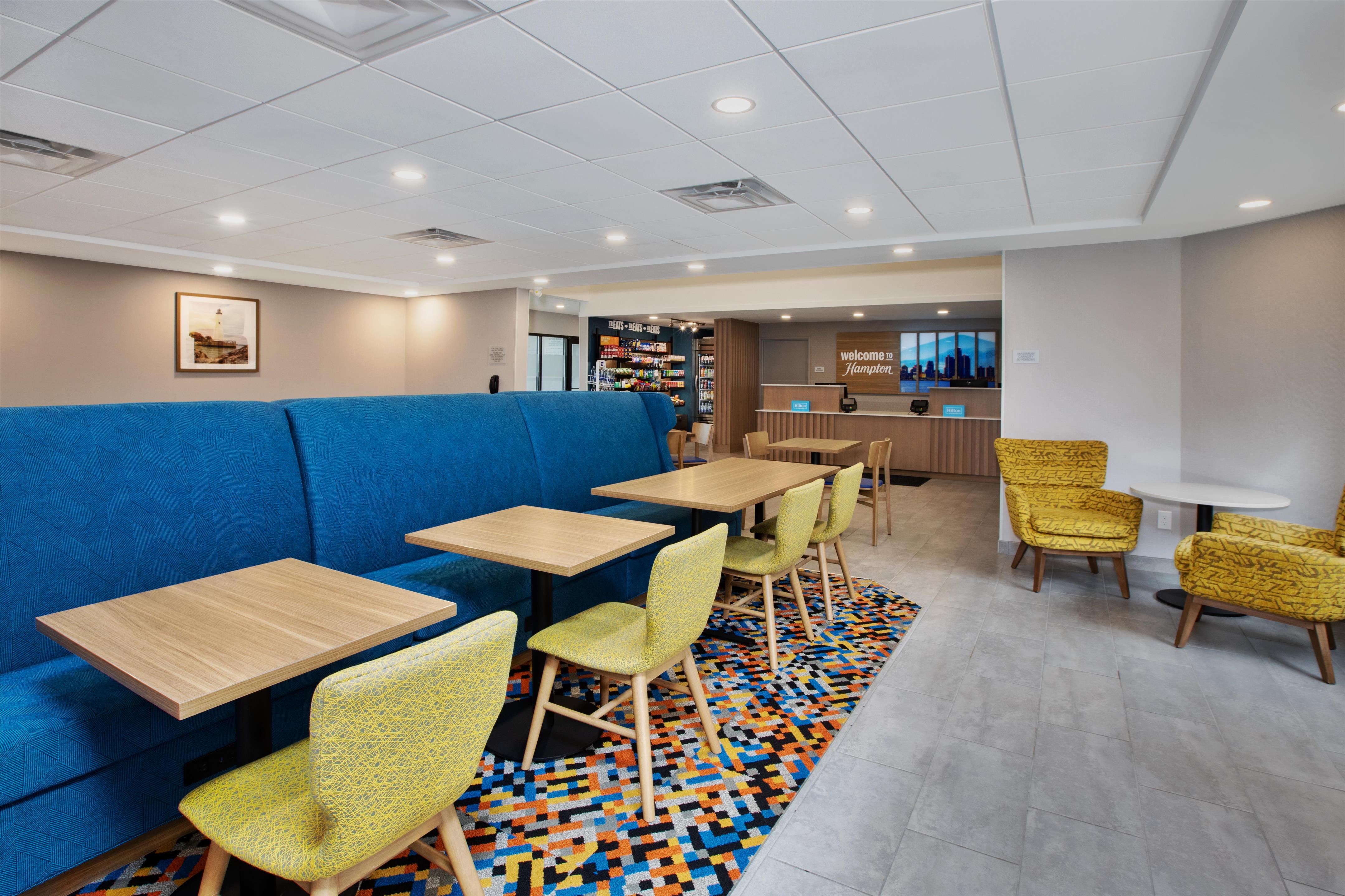 Lobby | Hampton Inn Detroit/Belleville-Airport Area