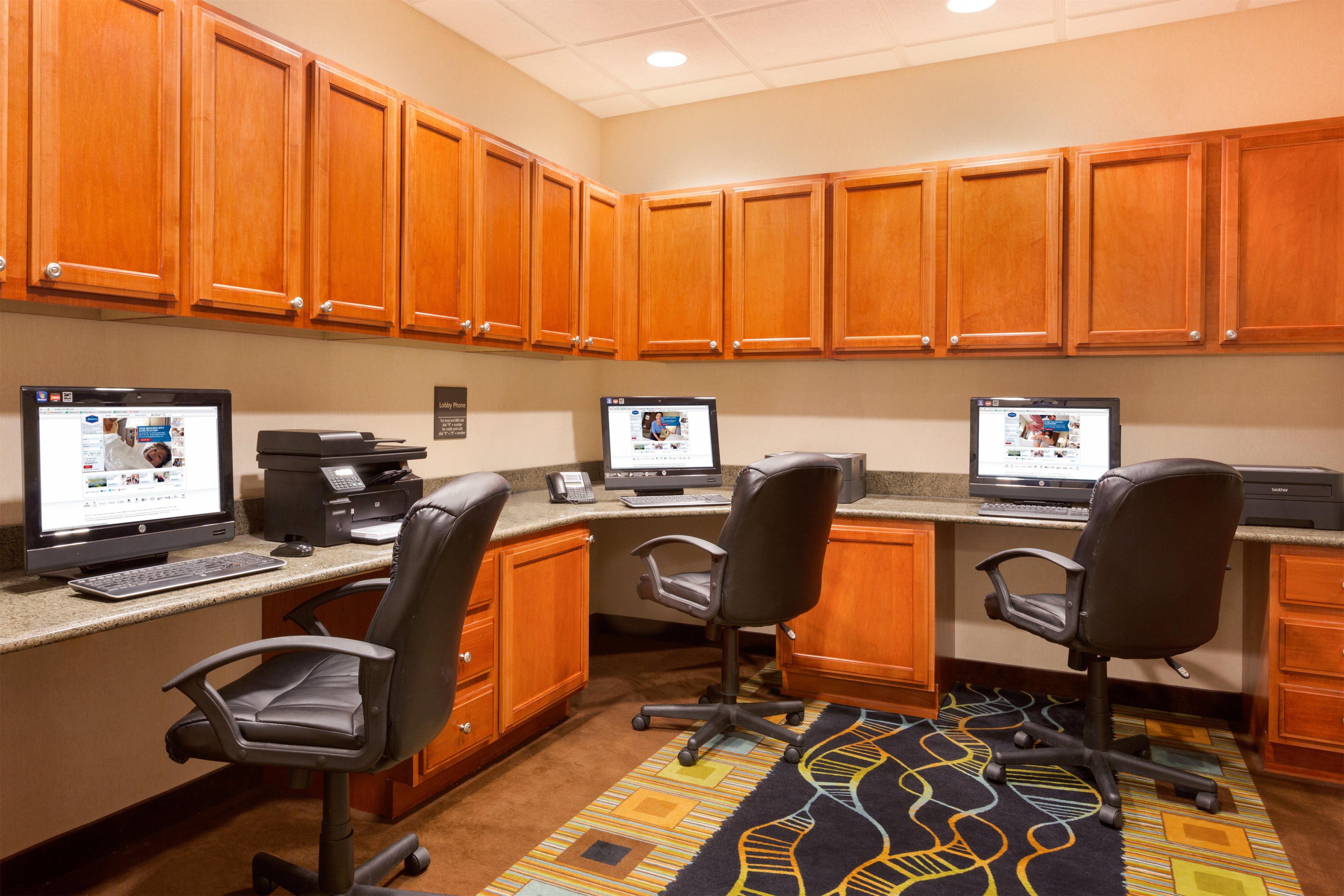 Business Center | Hampton Inn and Suites Detroit/Chesterfield Township