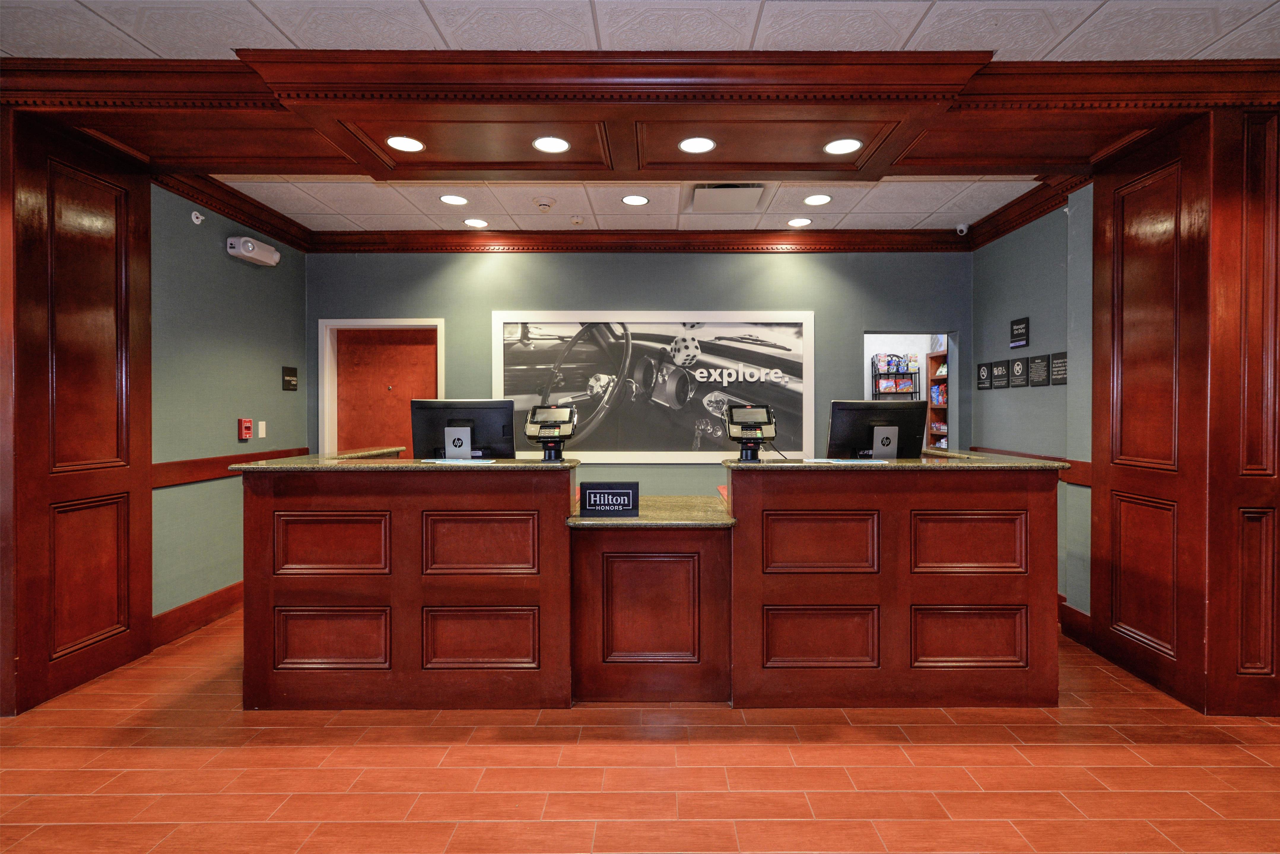 Reception | Hampton Inn and Suites Detroit/Chesterfield Township