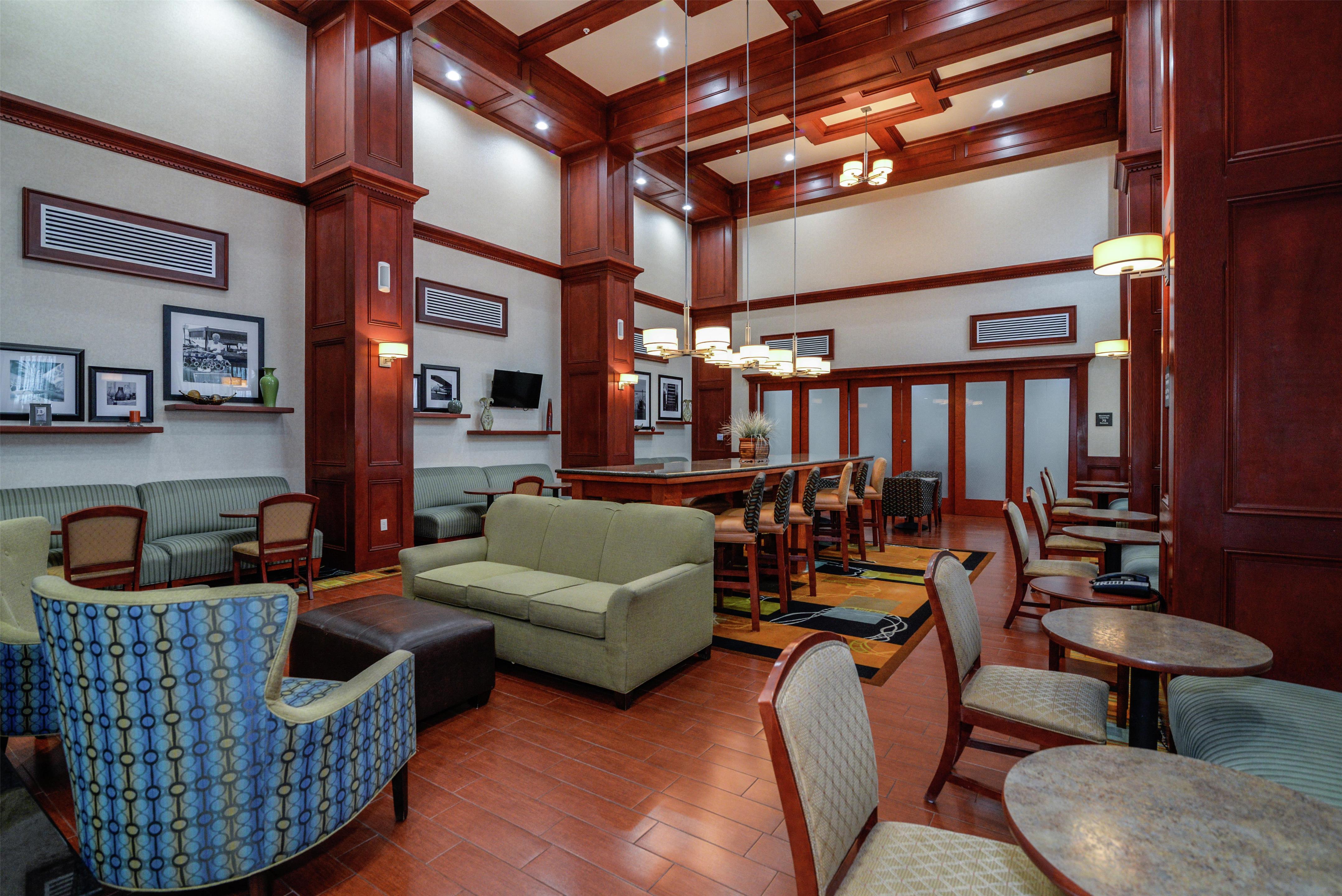 Lobby | Hampton Inn and Suites Detroit/Chesterfield Township