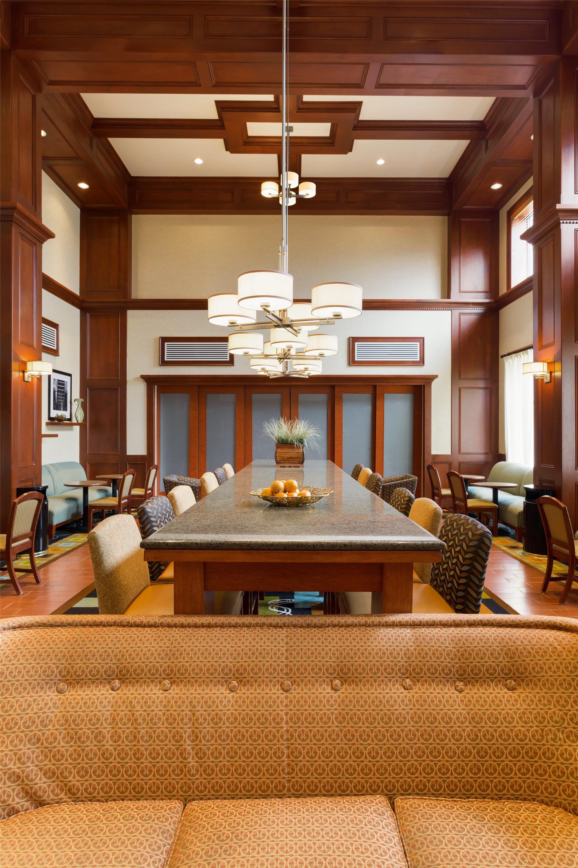 Reception | Hampton Inn and Suites Detroit/Chesterfield Township