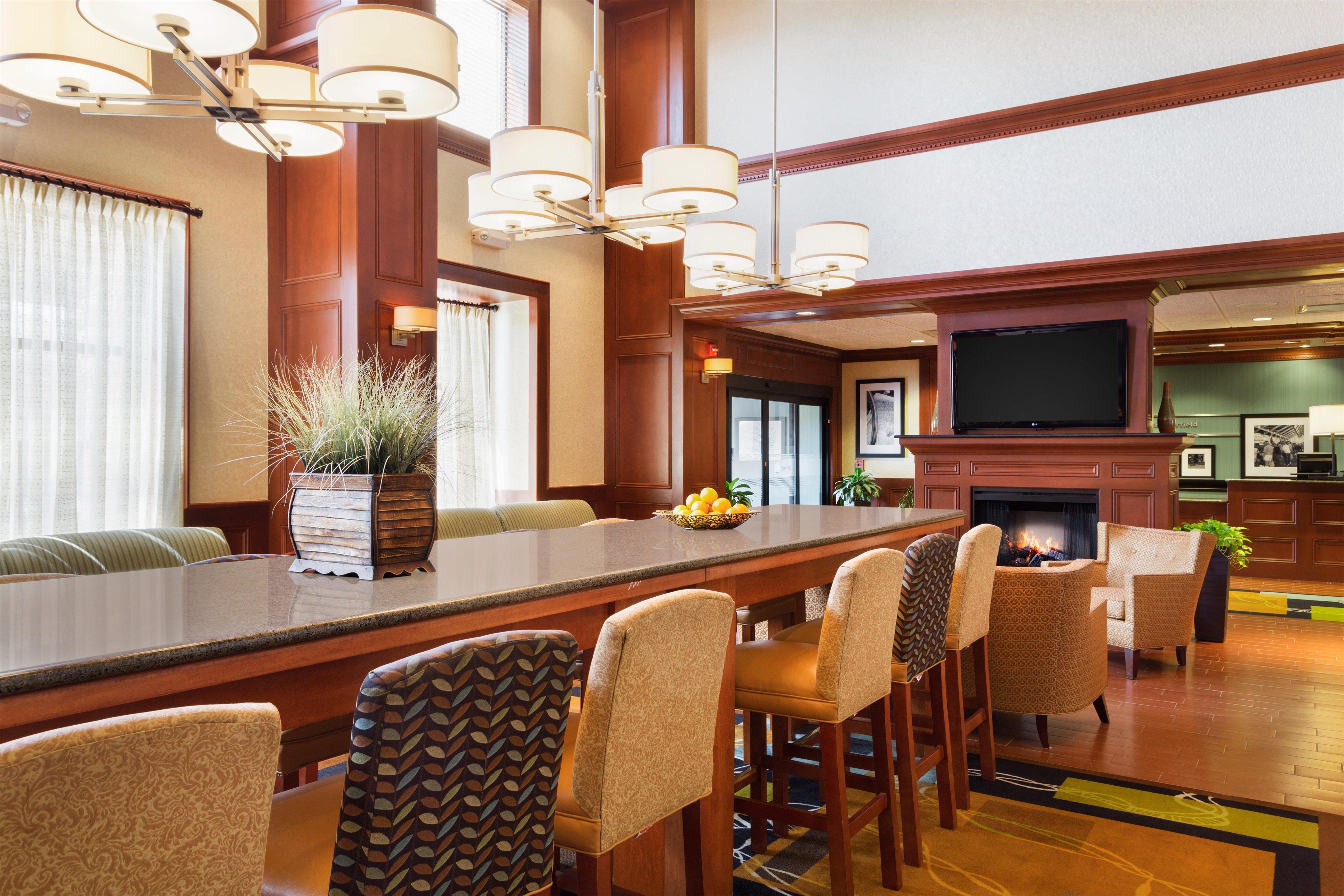 Reception | Hampton Inn and Suites Detroit/Chesterfield Township