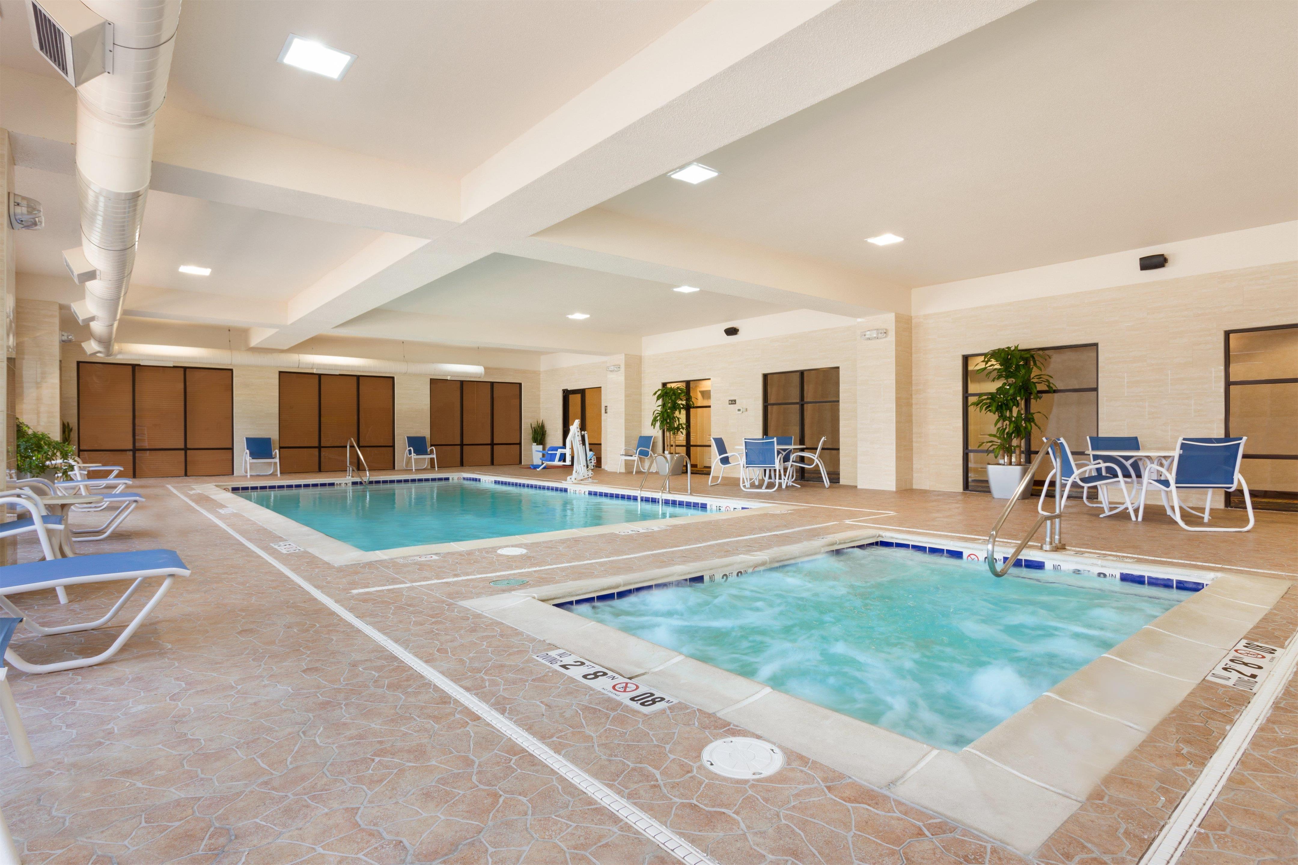 Pool | Hampton Inn and Suites Detroit/Chesterfield Township
