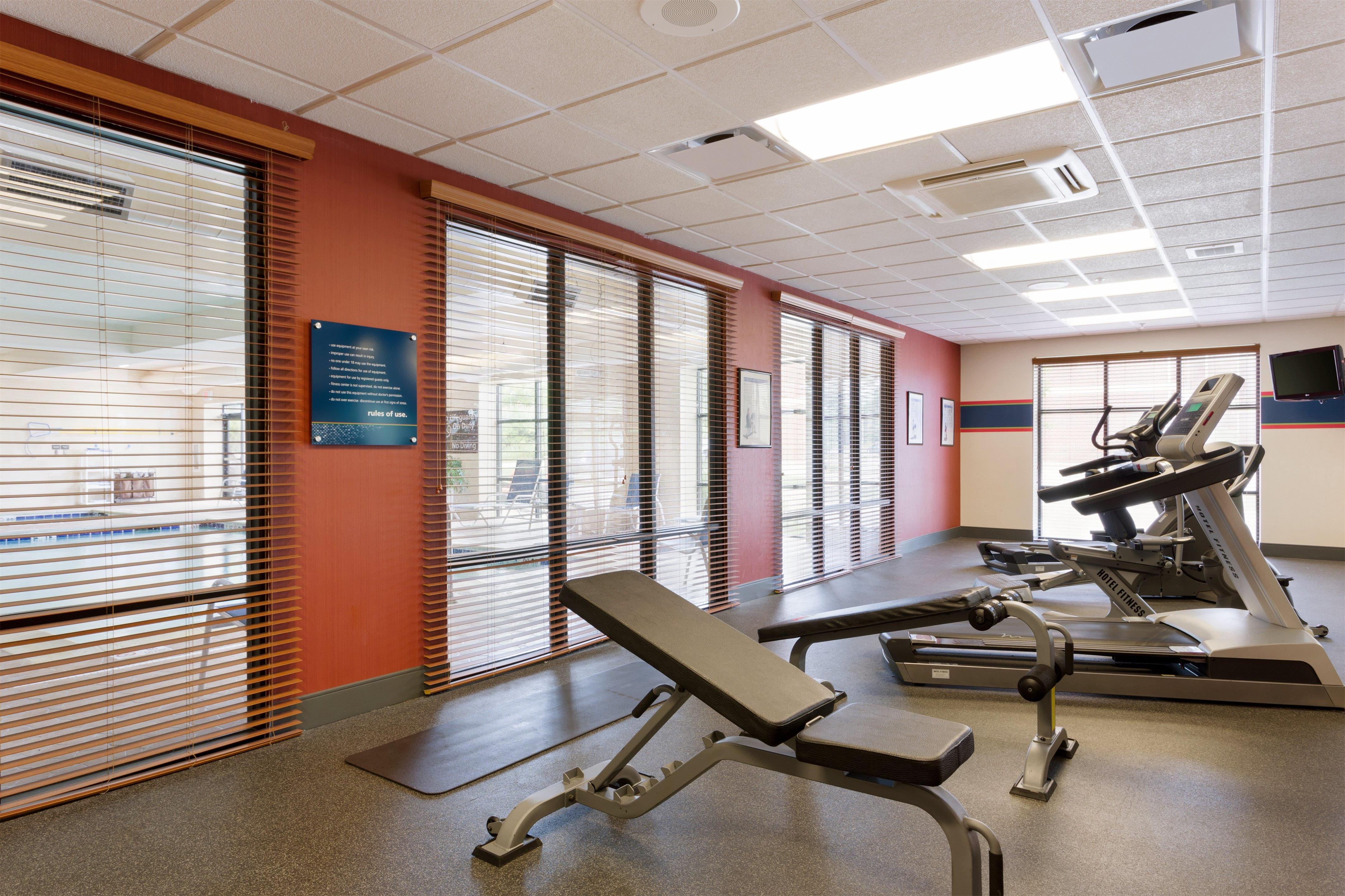 Health club fitness center gym | Hampton Inn and Suites Detroit/Chesterfield Township