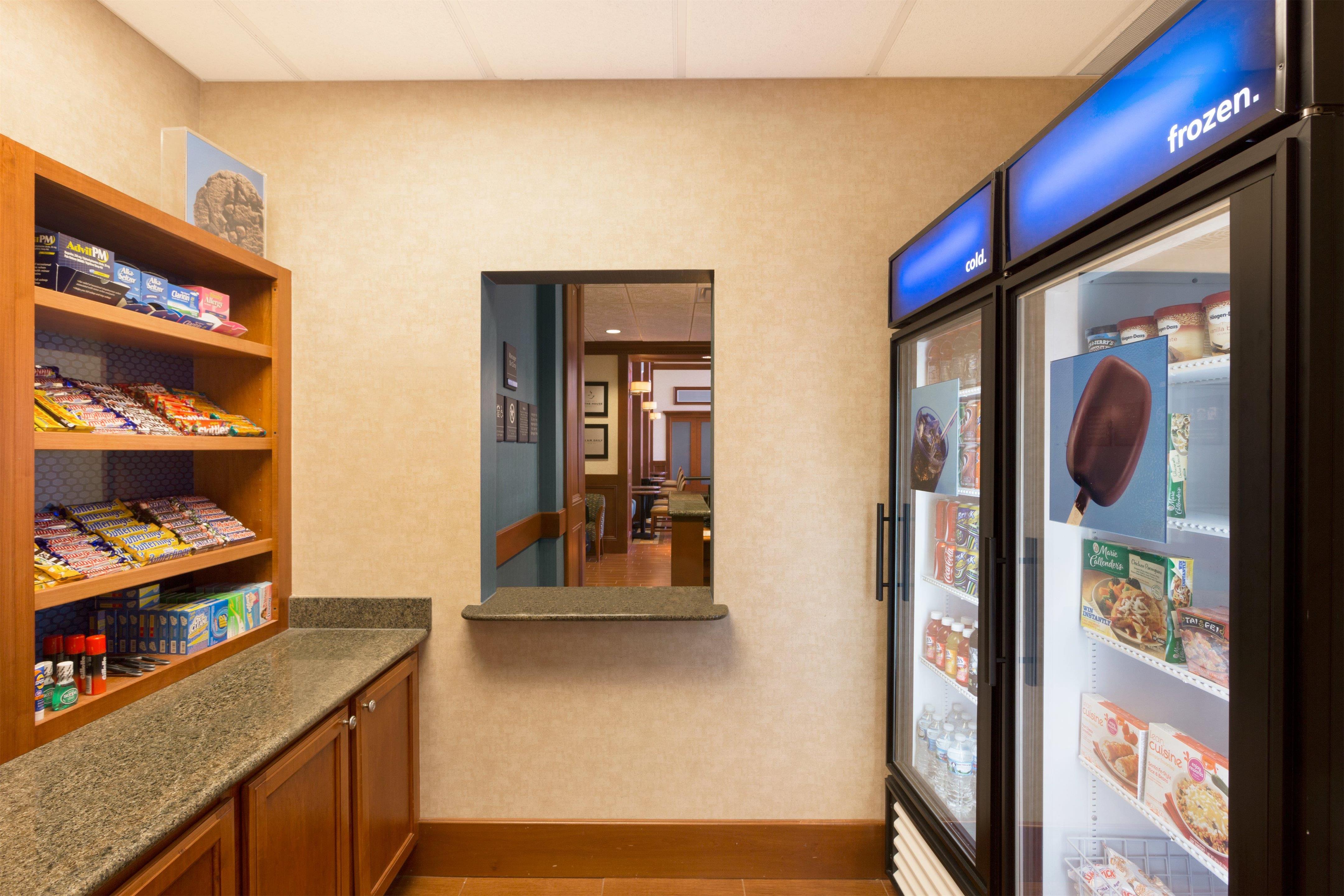Restaurant | Hampton Inn and Suites Detroit/Chesterfield Township