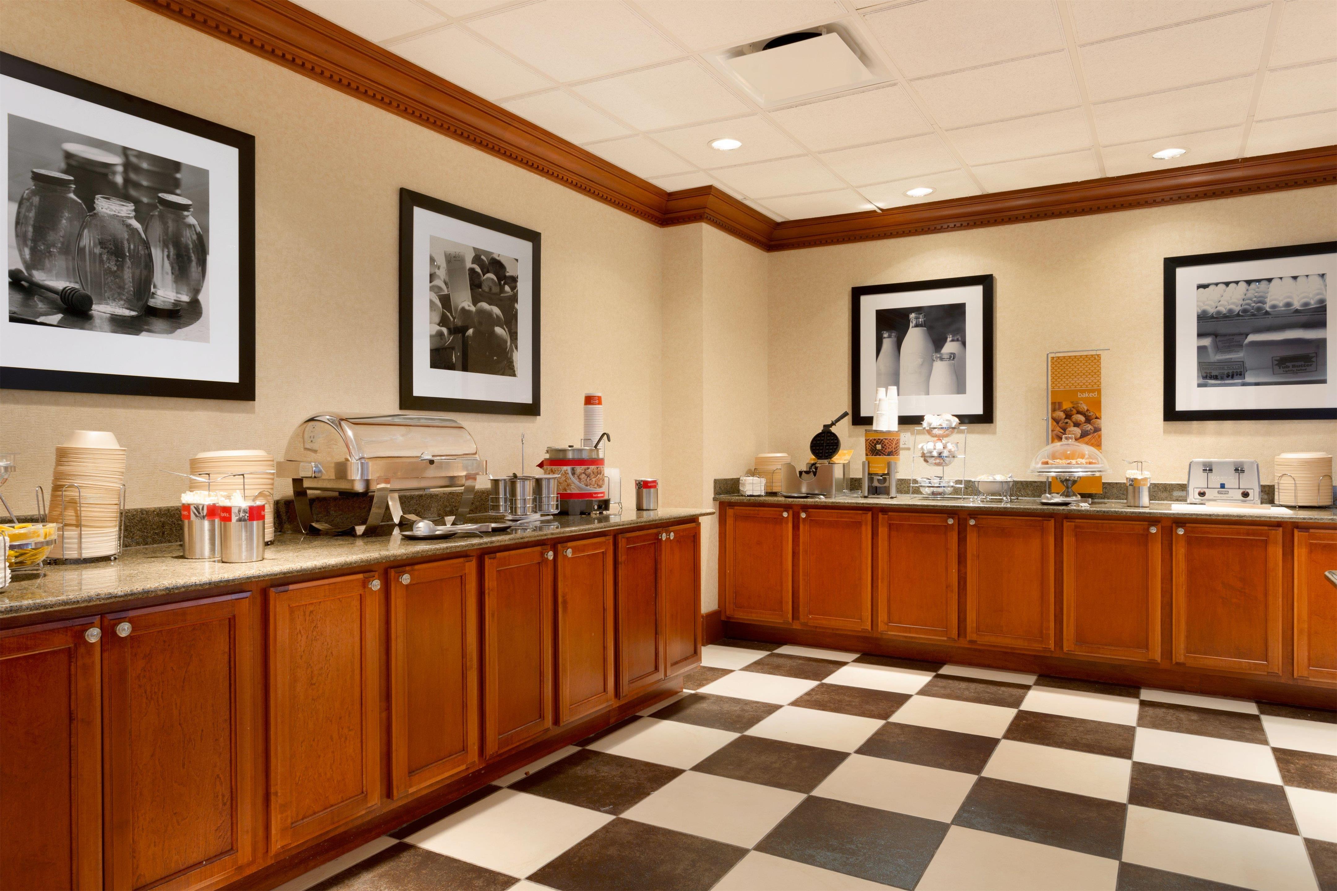 Restaurant | Hampton Inn and Suites Detroit/Chesterfield Township