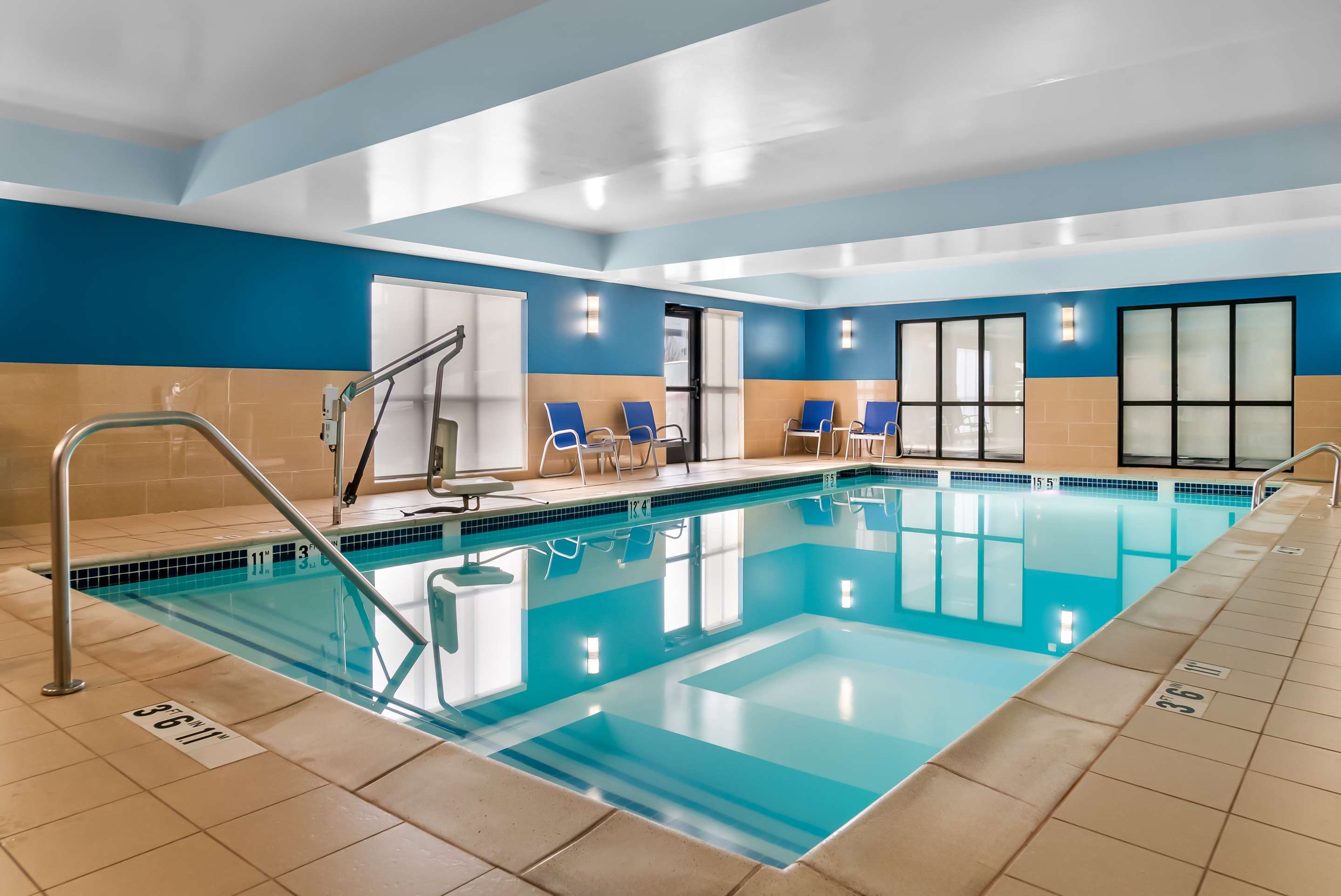 Pool | Hampton Inn Detroit/Auburn Hills-North