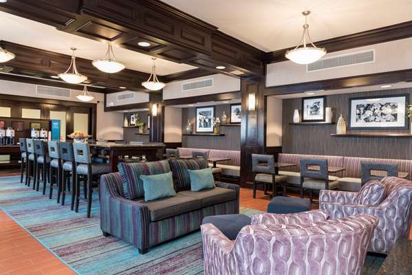 Restaurant - Hampton Inn Clinton Township