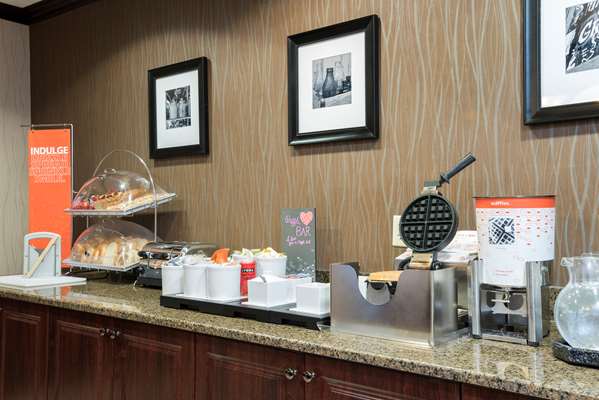 Restaurant - Hampton Inn Clinton Township