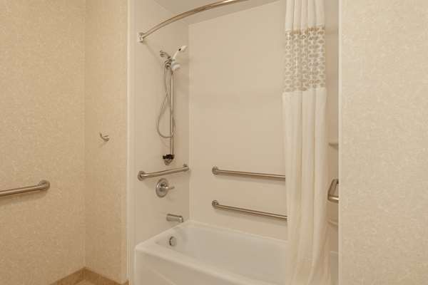  - Hampton Inn Clinton Township