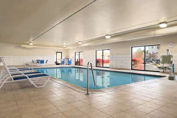 Pool - Hampton Inn & Suites Sterling Heights