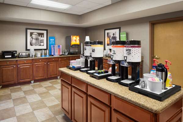 Restaurant - Hampton Inn & Suites Sterling Heights