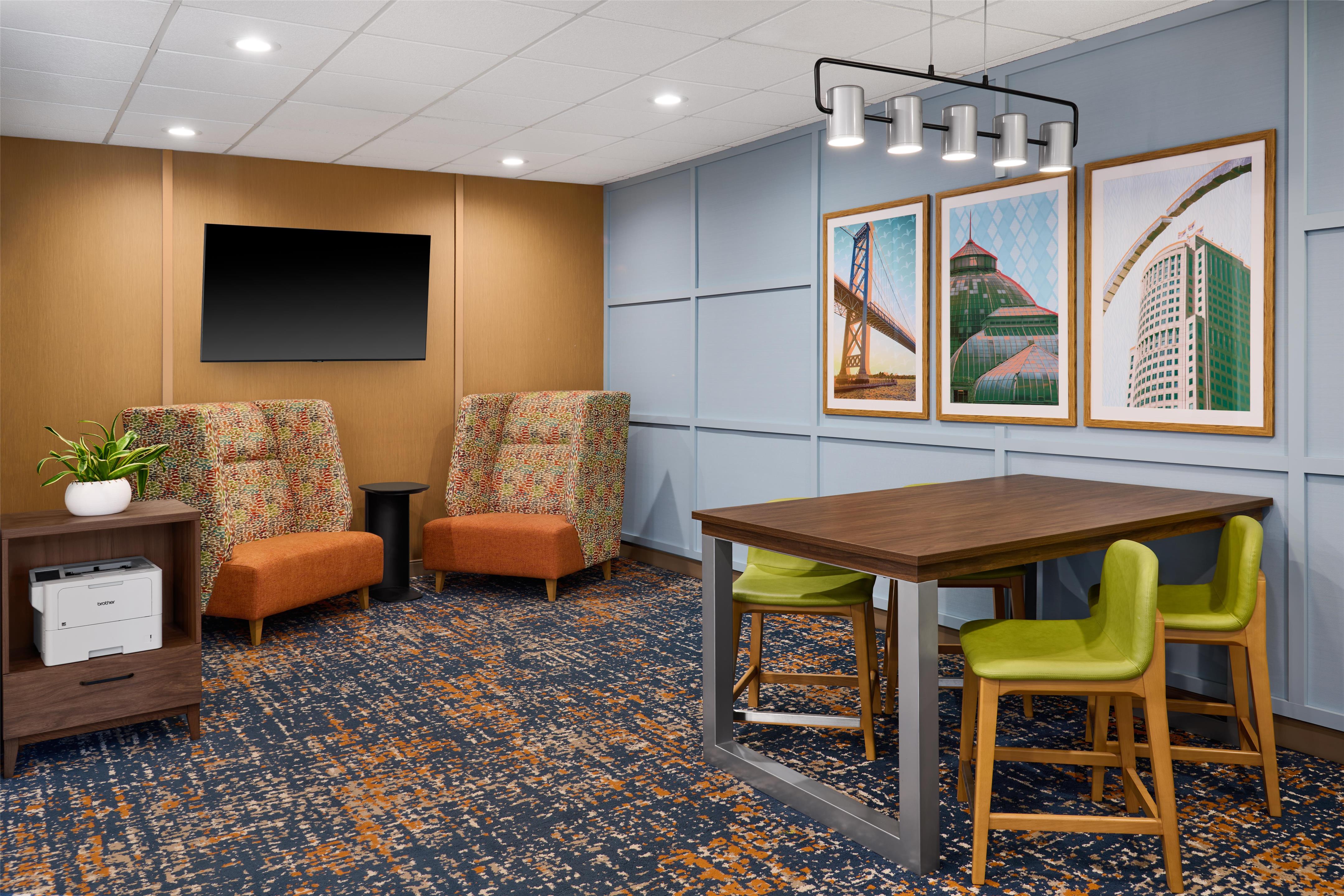 Lobby | Hampton Inn & Suites Detroit/Sterling Heights