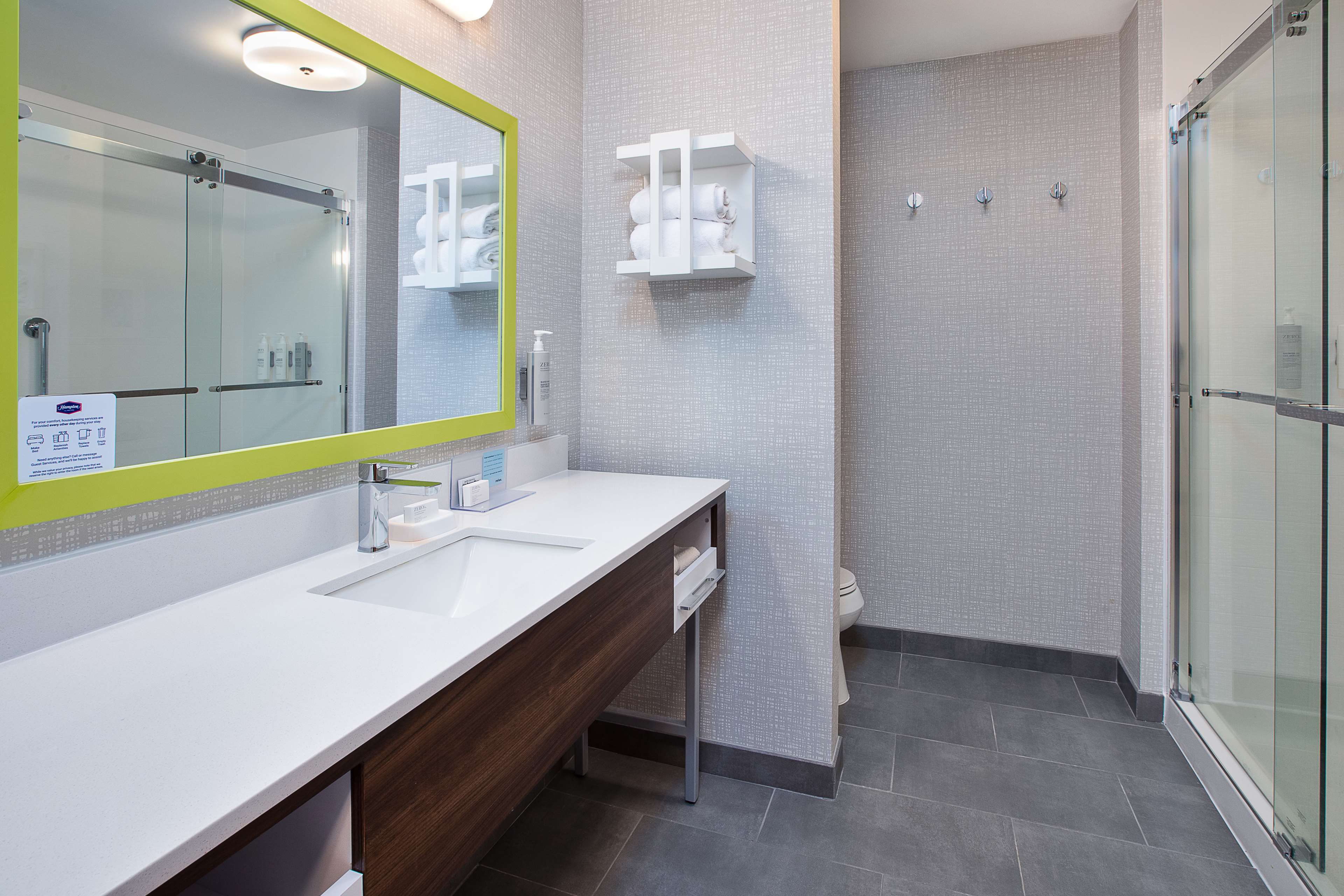 Hampton Inn Detroit - Shelby Township Room Type - 1 KING DELUXE NONSMOKING