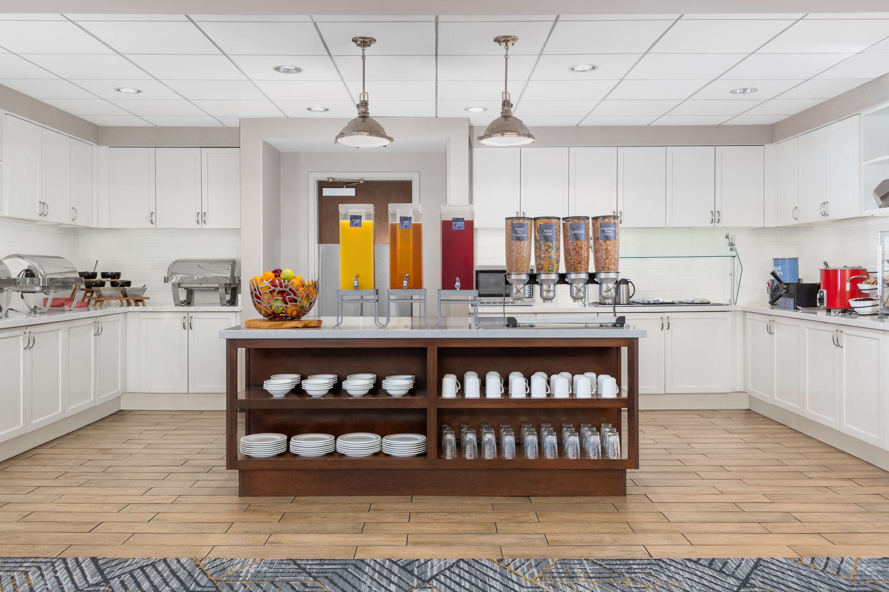 Breakfast Area | Homewood Suites by Hilton Detroit-Troy
