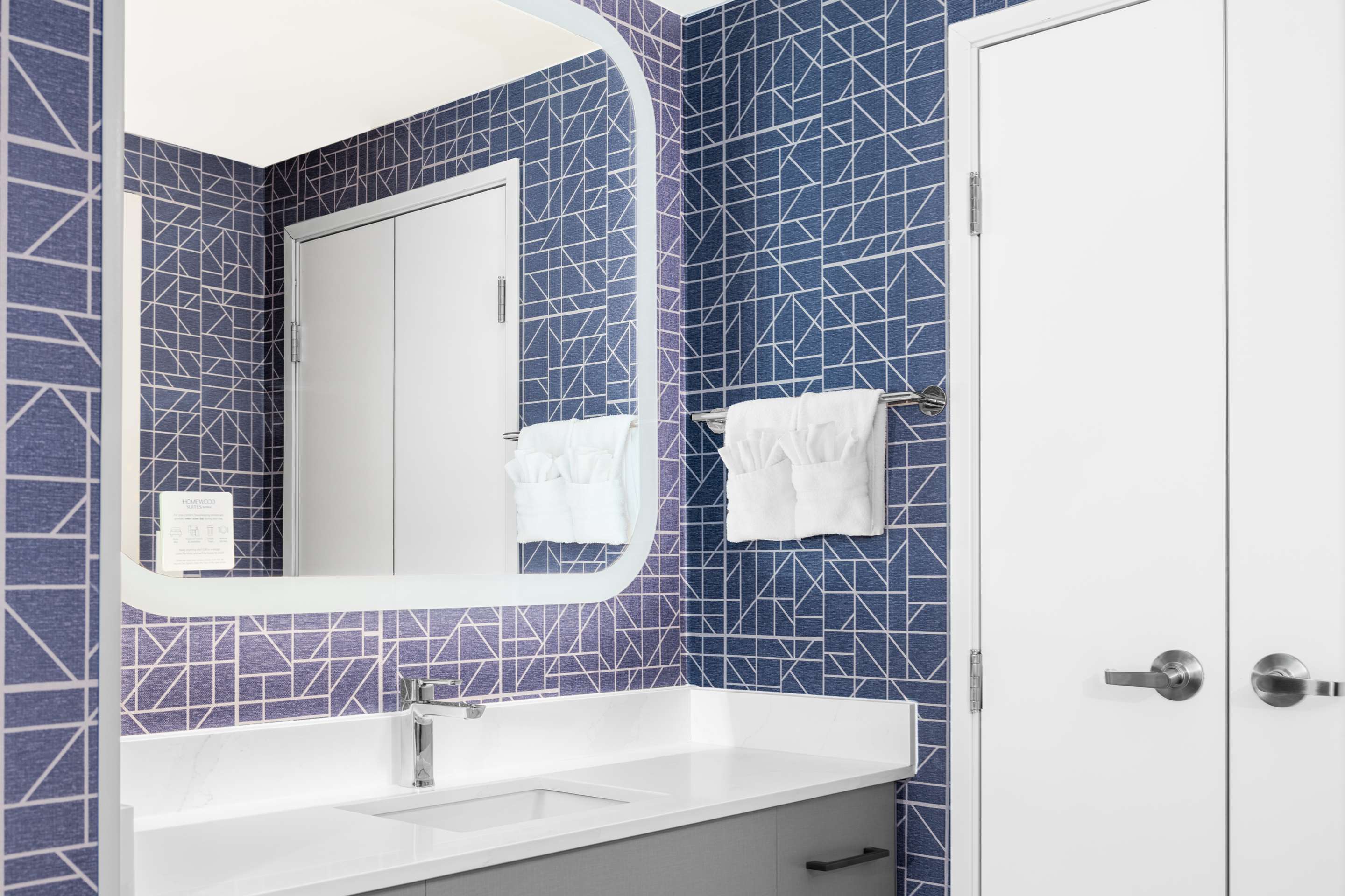 Guest room bath