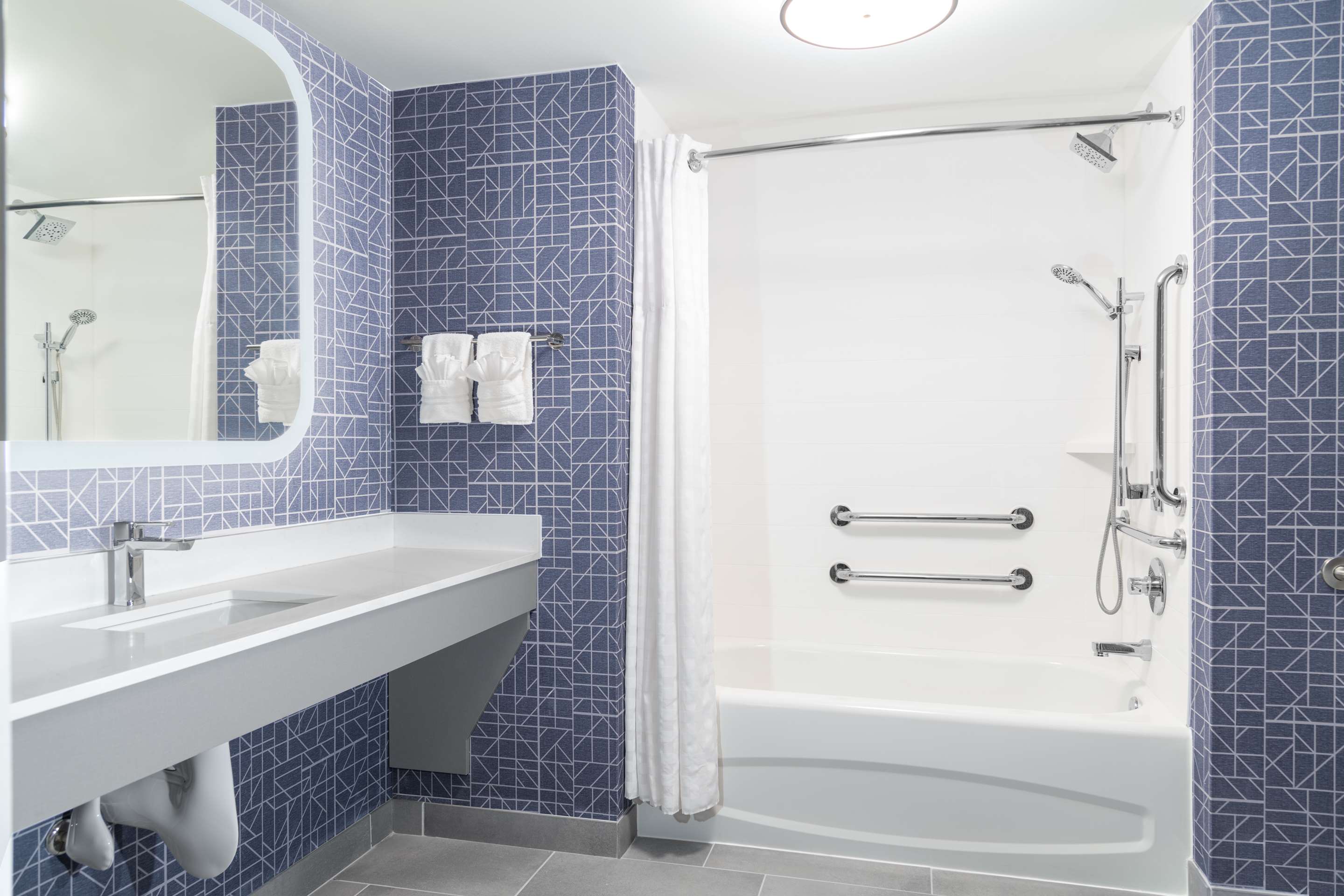 Guest room bath