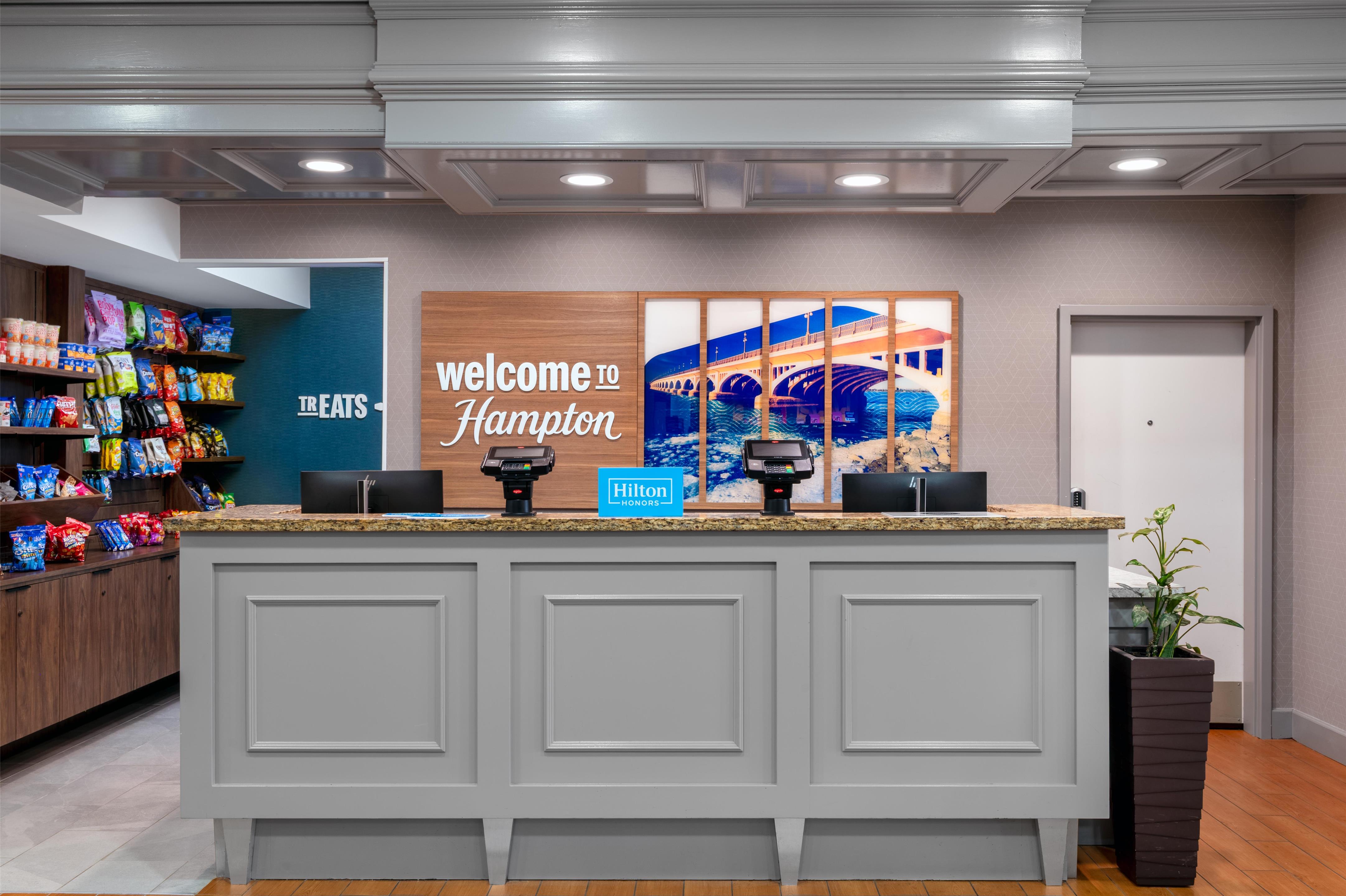 Reception | Hampton Inn Detroit/Southgate