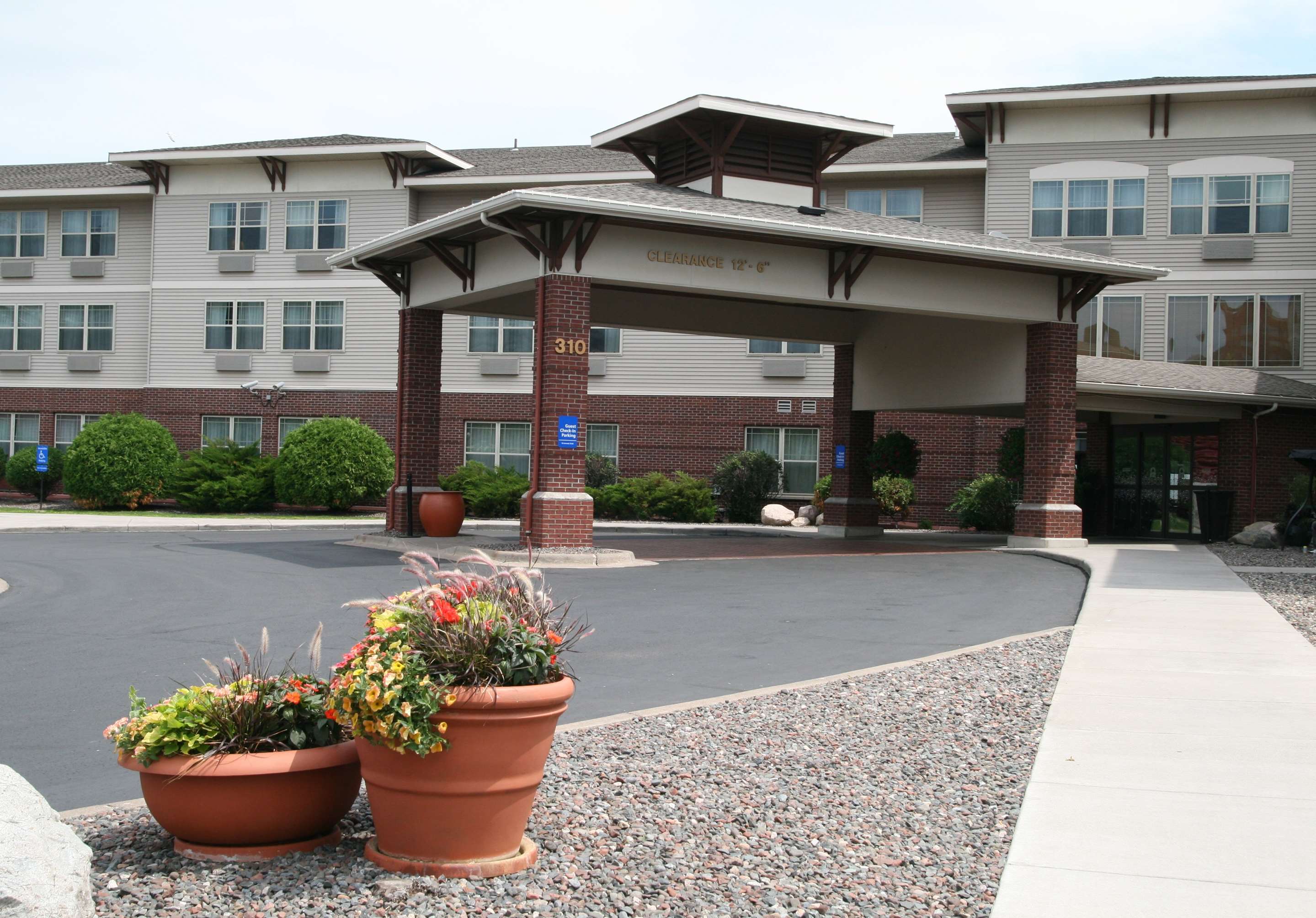 Exterior | Hampton Inn Duluth Canal Park
