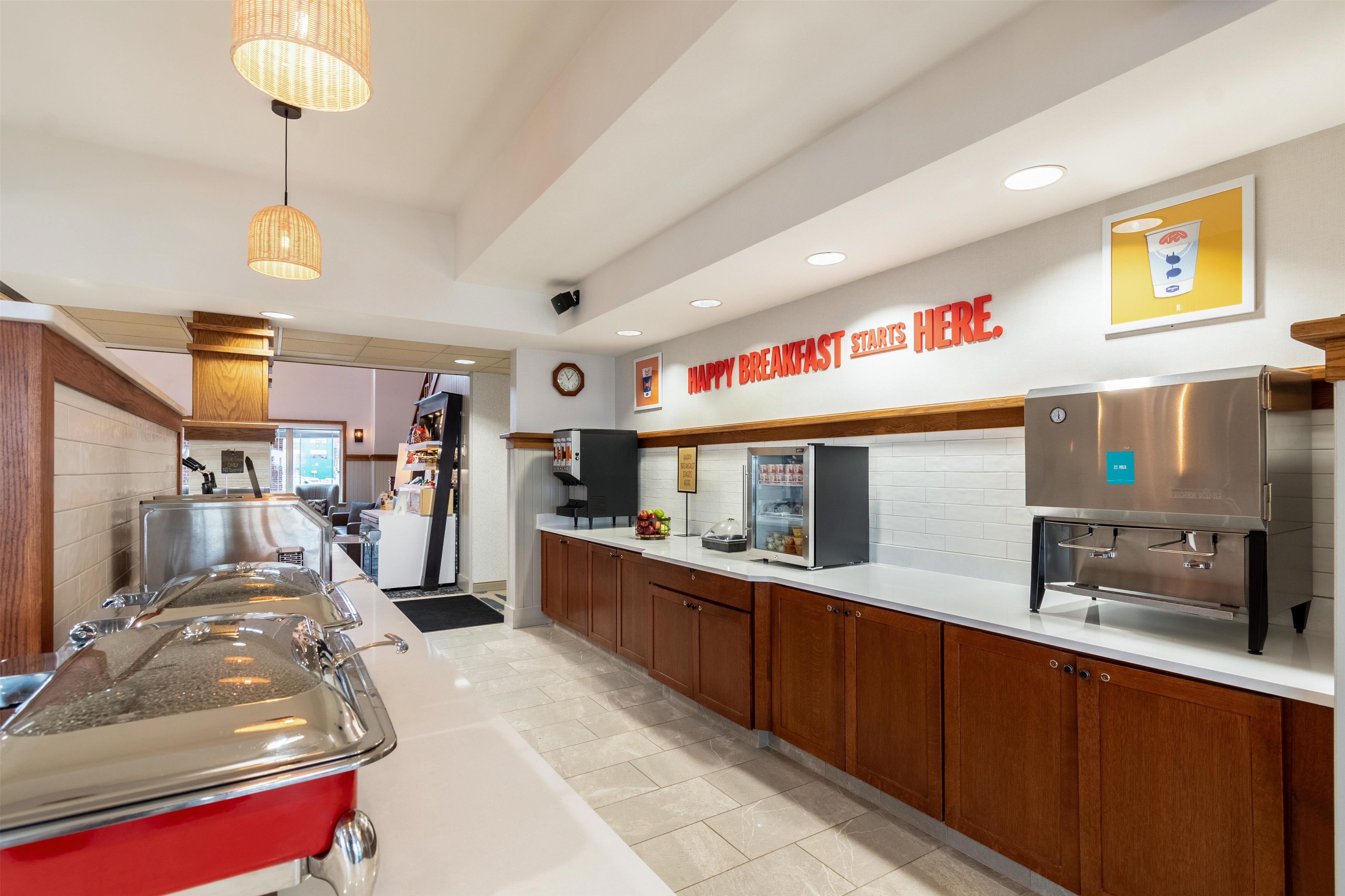 Breakfast Area | Hampton Inn Duluth Canal Park