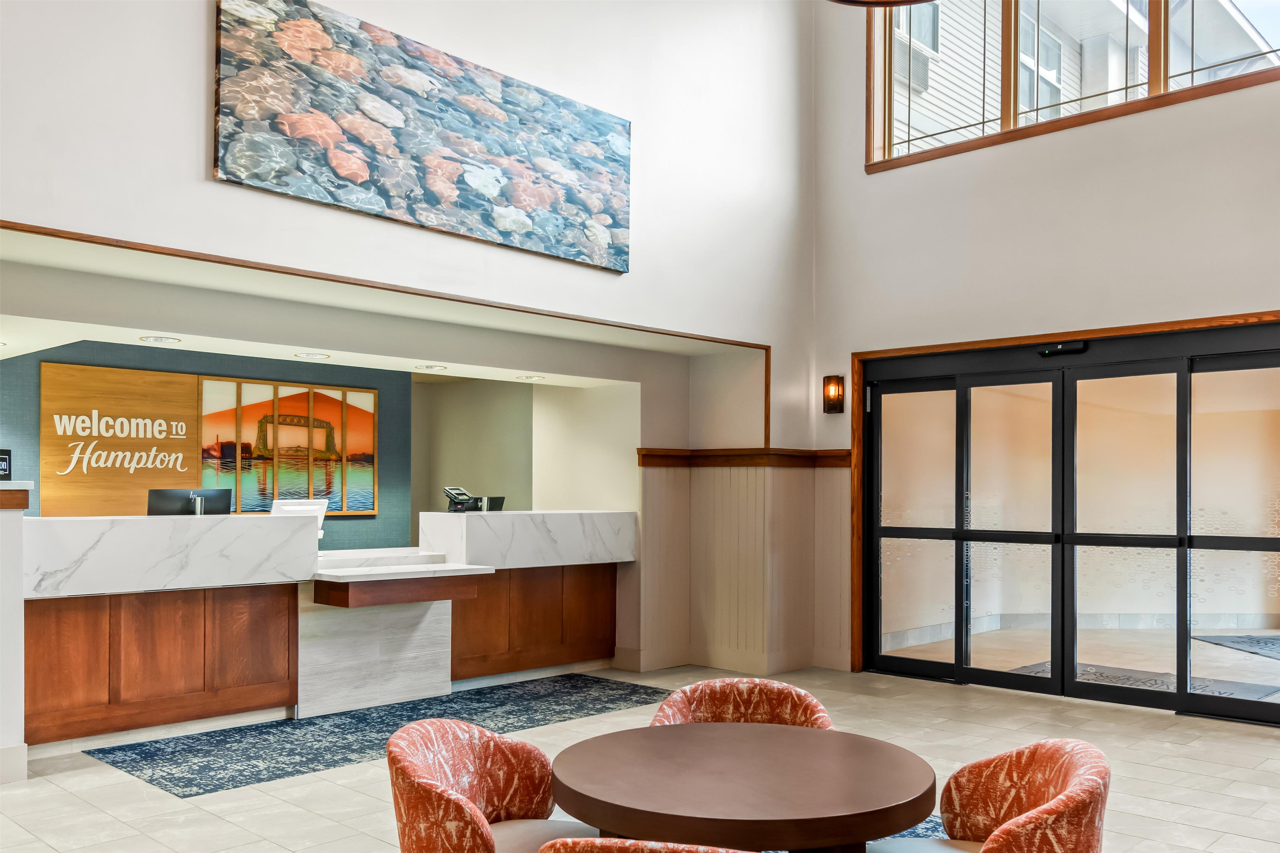 Lobby | Hampton Inn Duluth Canal Park
