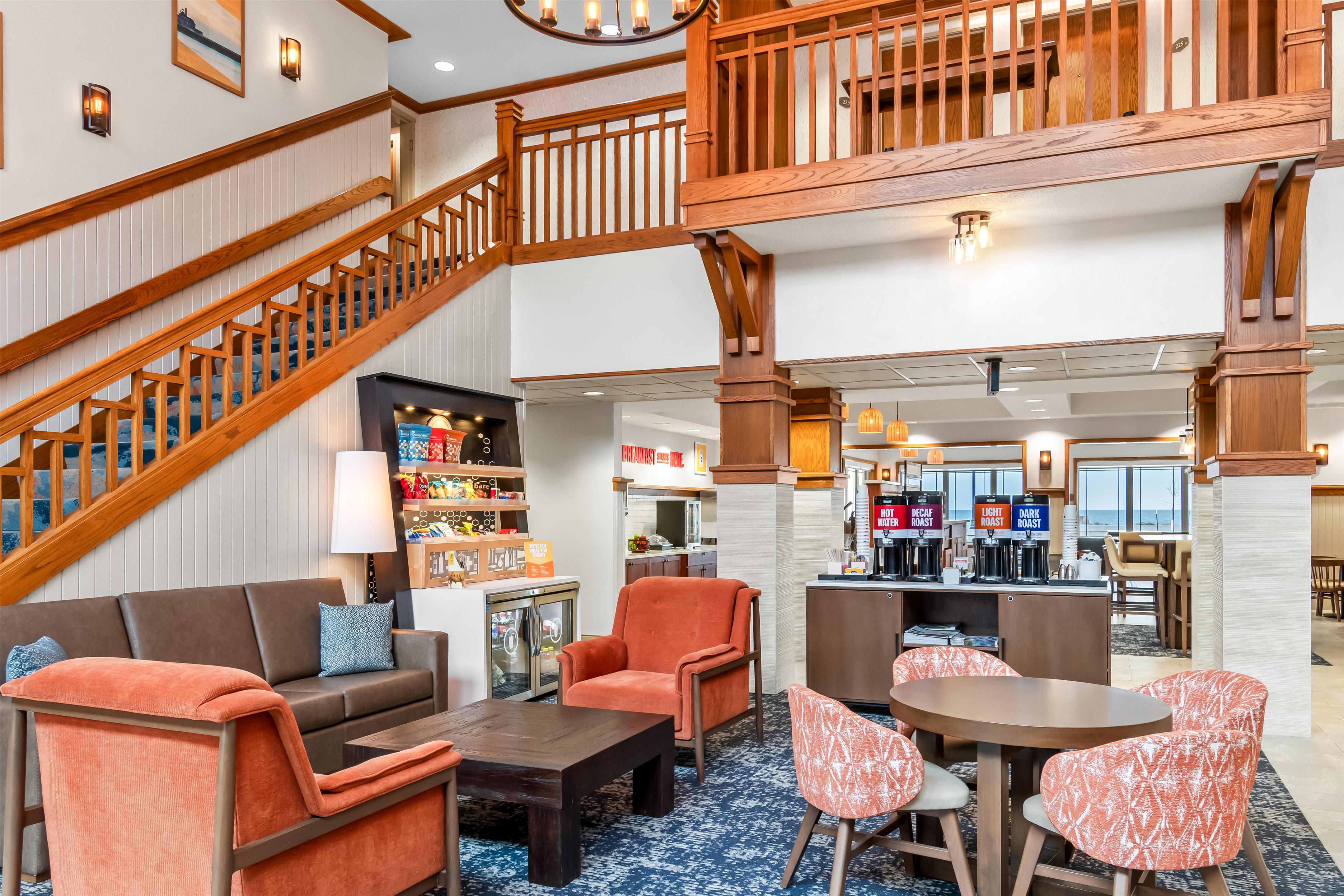 Lobby | Hampton Inn Duluth Canal Park