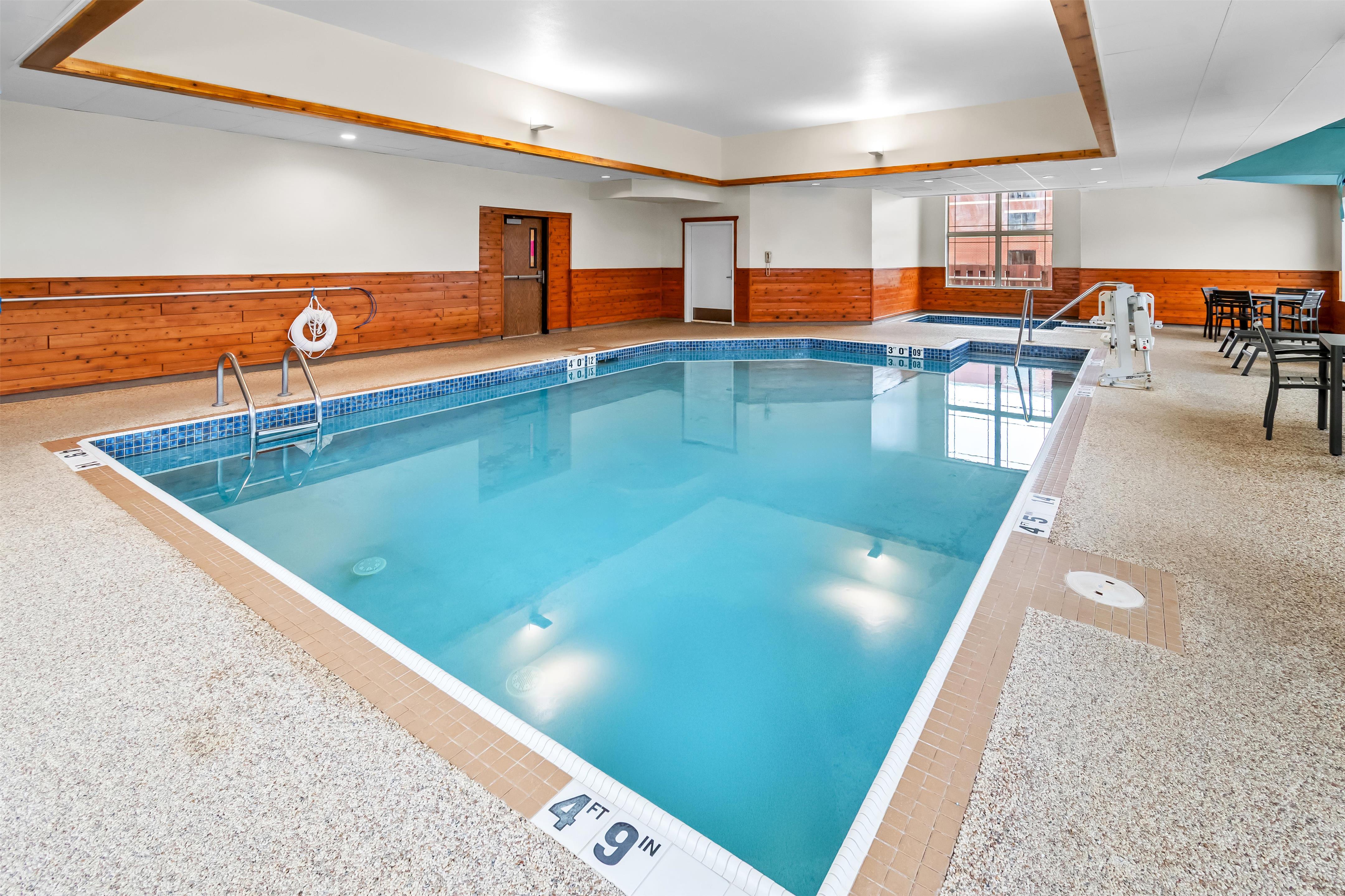 Pool | Hampton Inn Duluth Canal Park