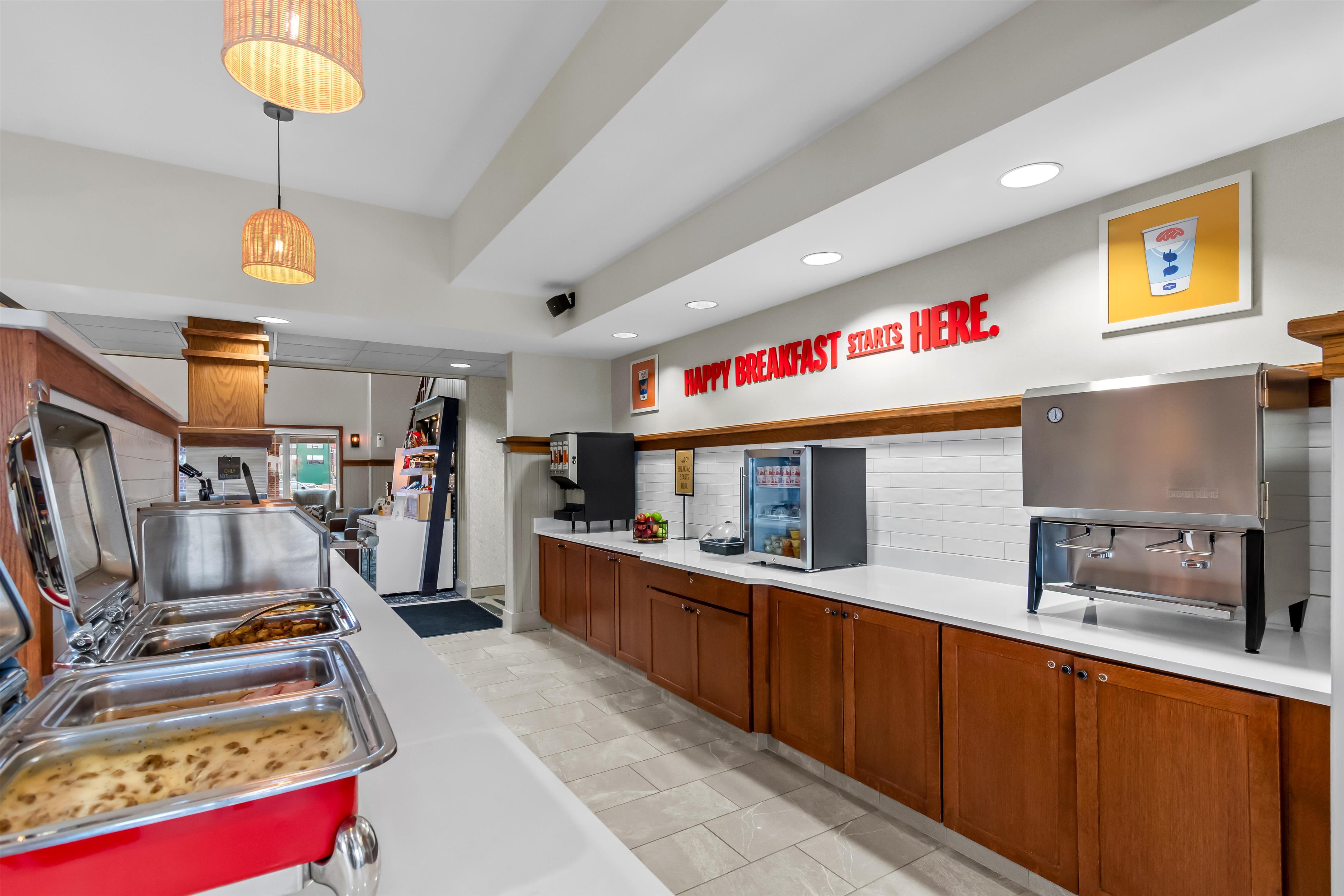 Breakfast Area | Hampton Inn Duluth Canal Park