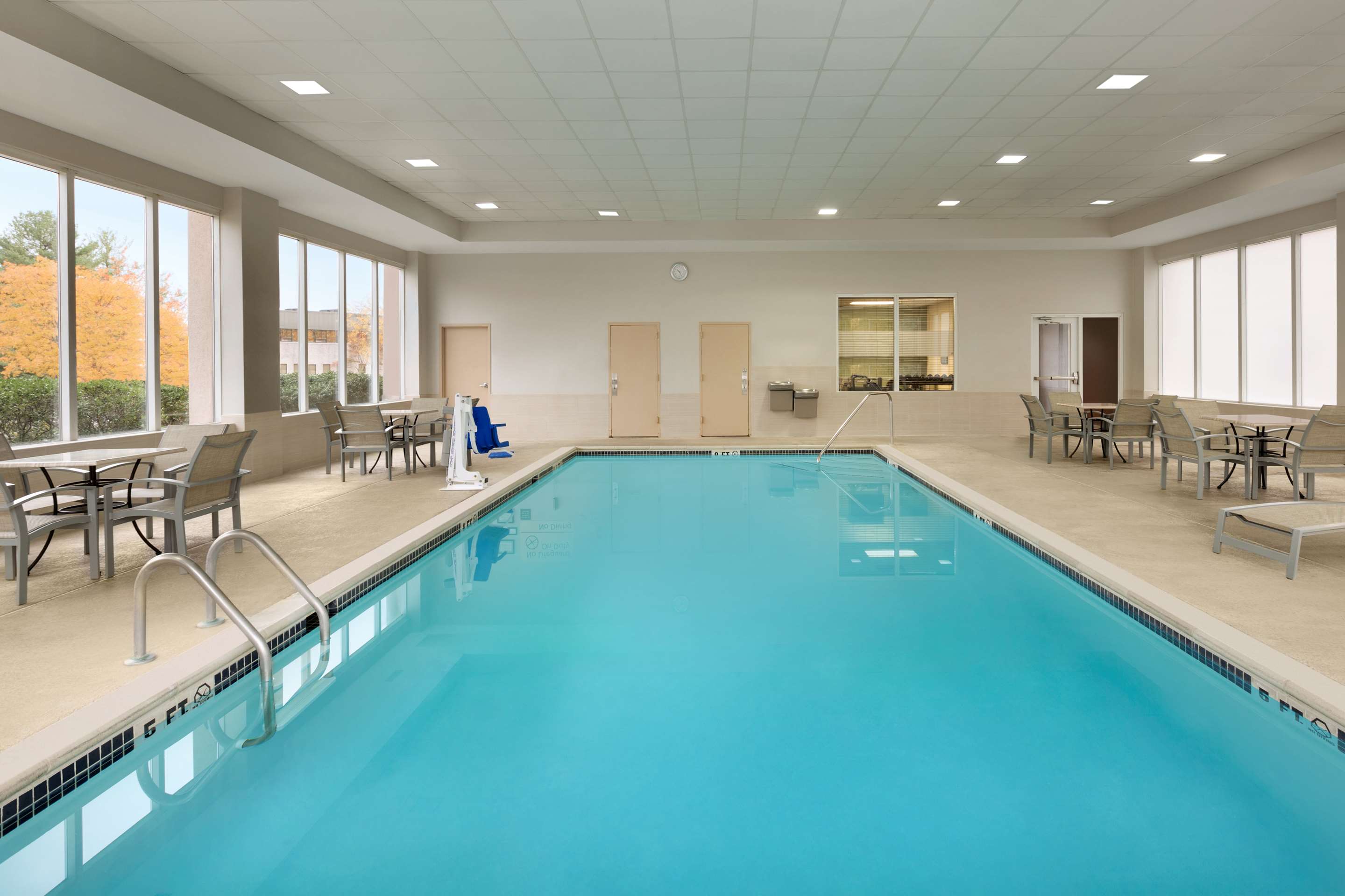 Pool | Hampton Inn Denville/Rockaway/Parsippany