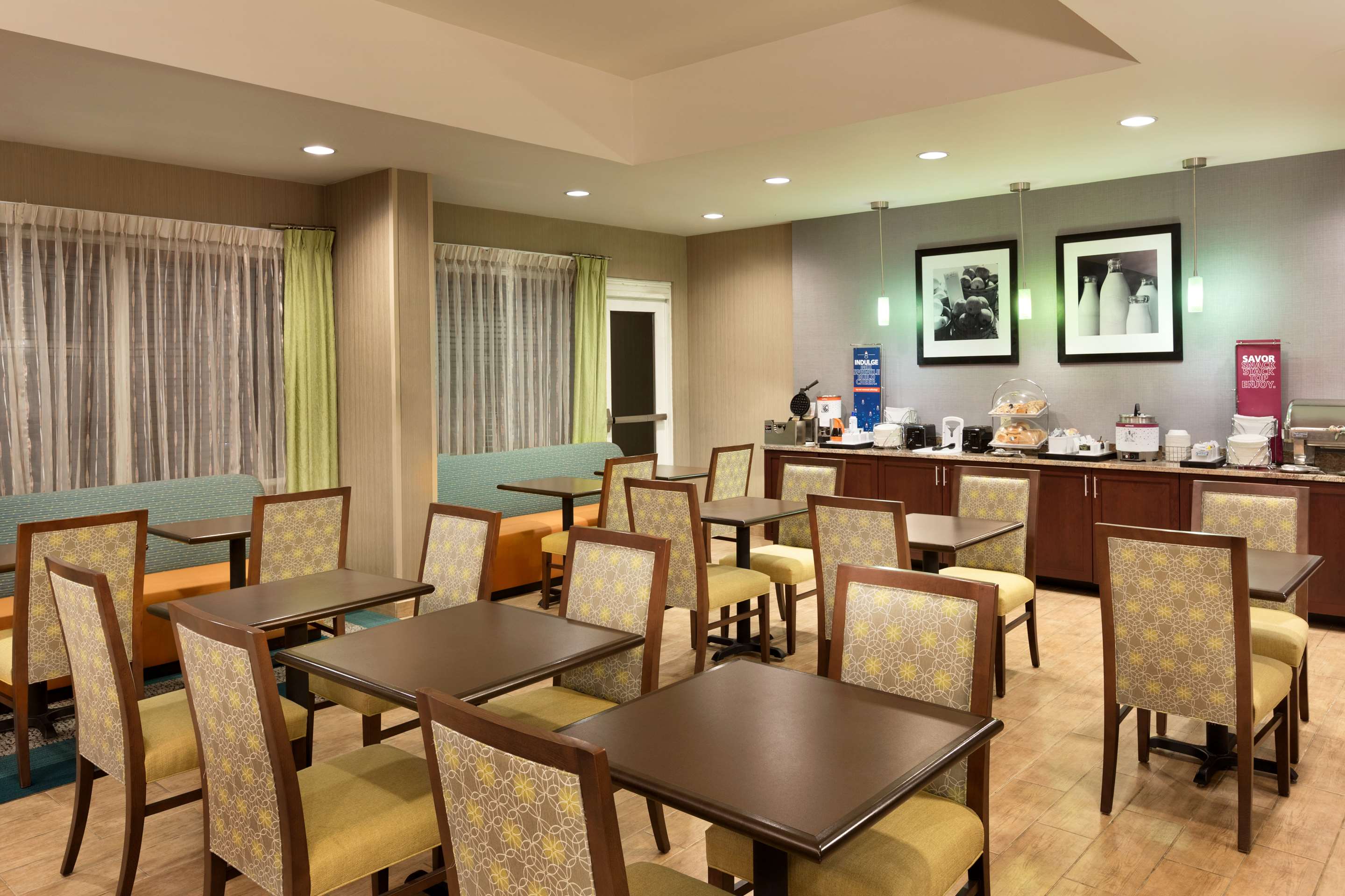 Breakfast Area | Hampton Inn Denville/Rockaway/Parsippany