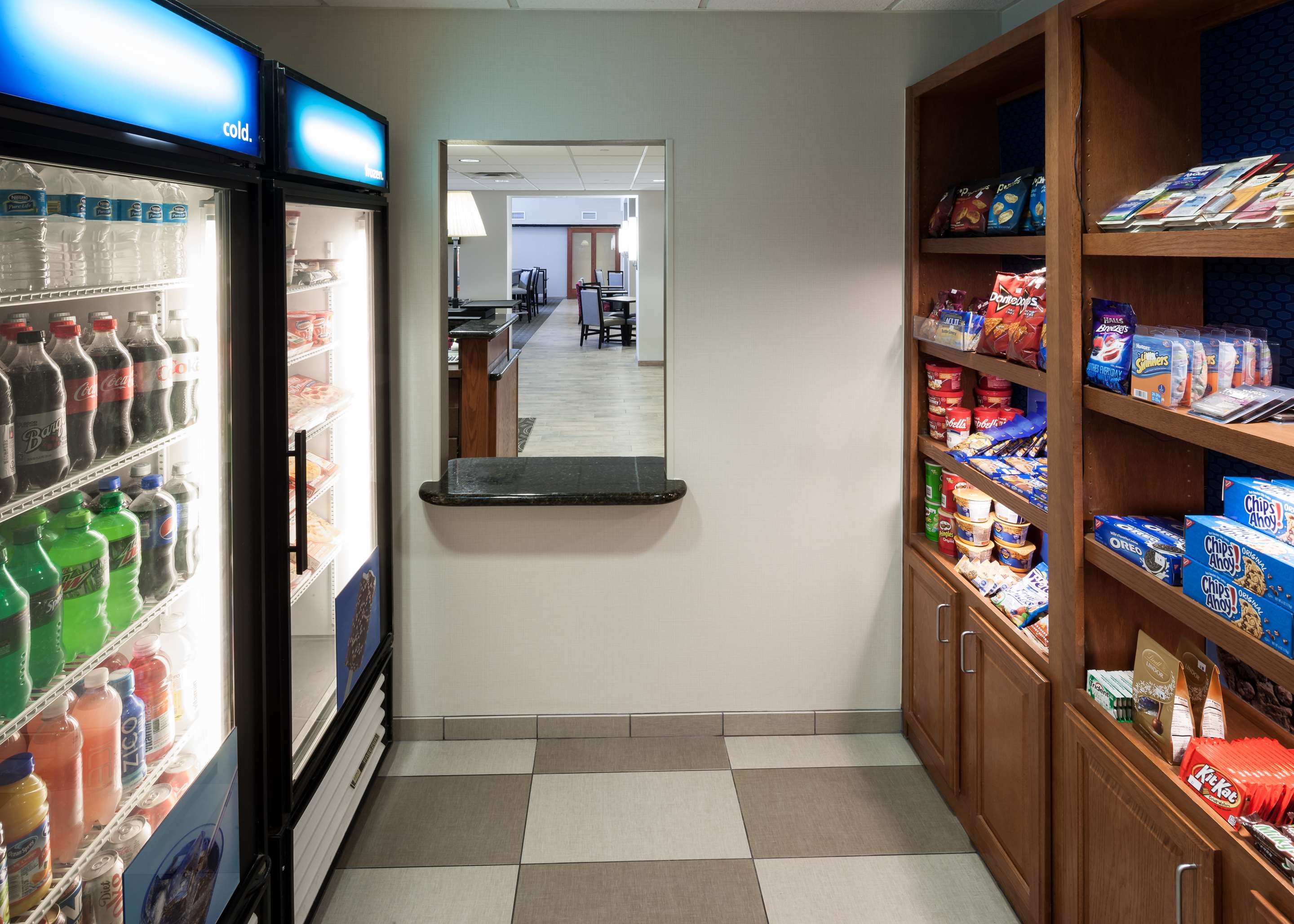Restaurant | Hampton Inn & Suites Davenport