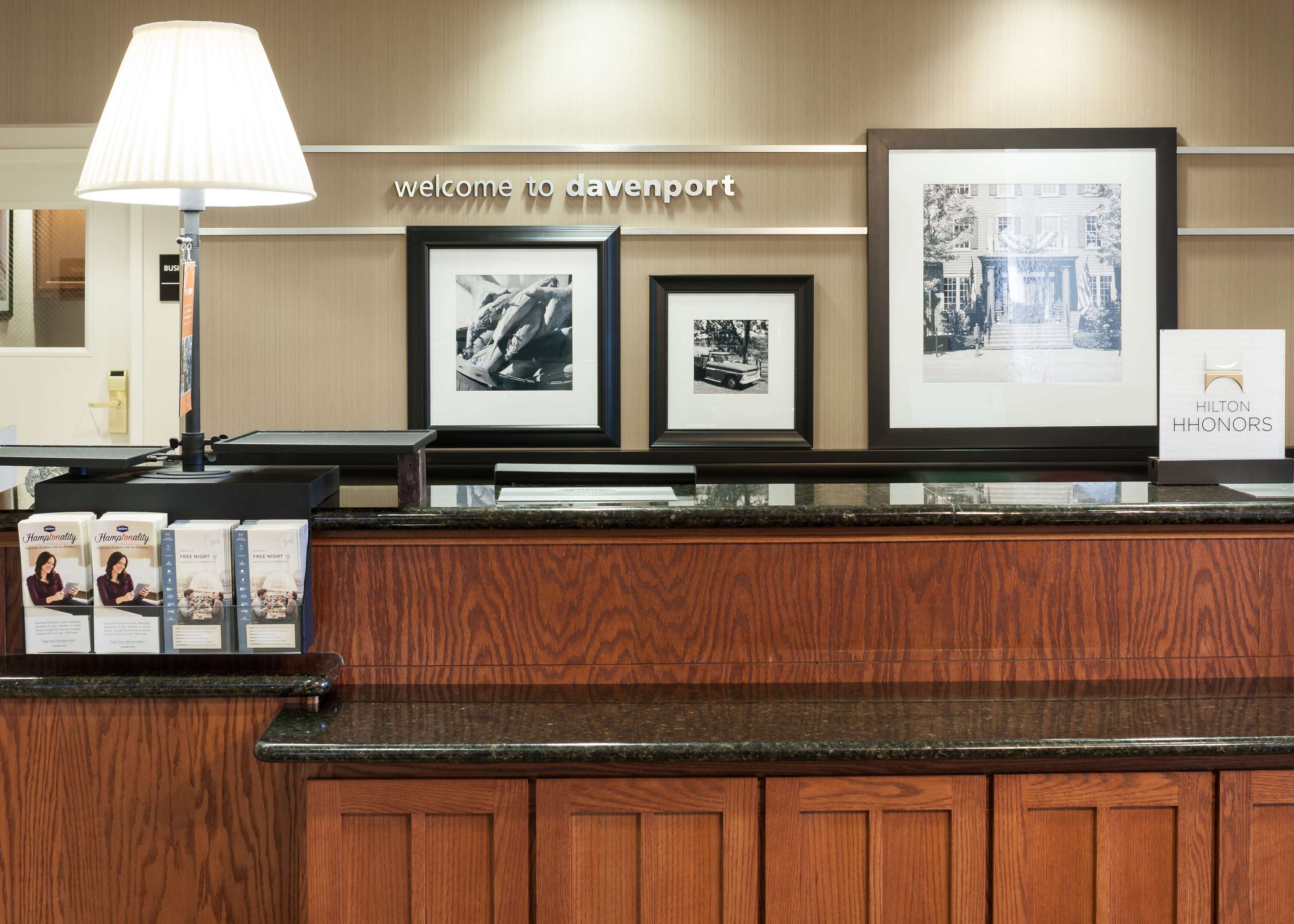 Reception | Hampton Inn & Suites Davenport