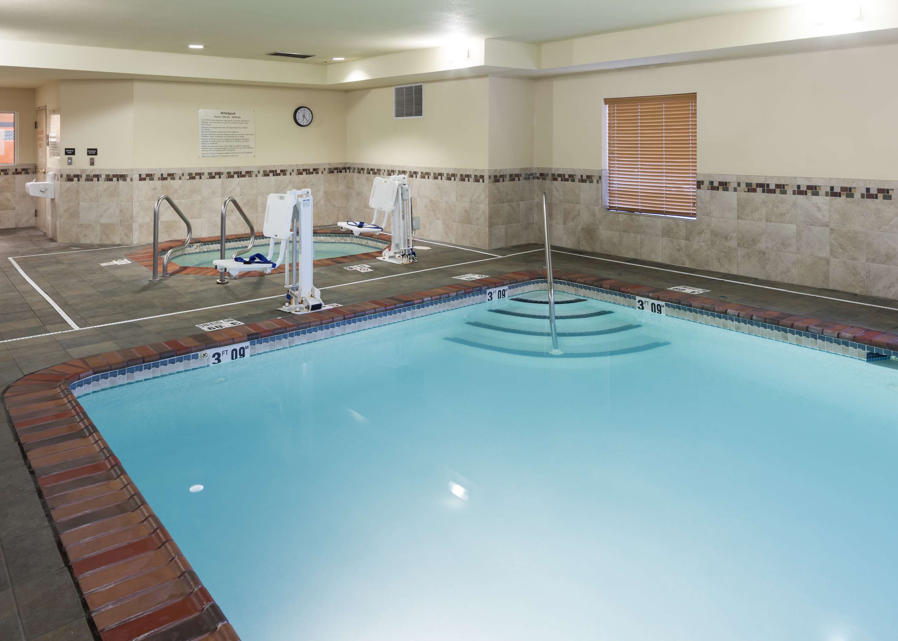 Pool | Hampton Inn & Suites Davenport