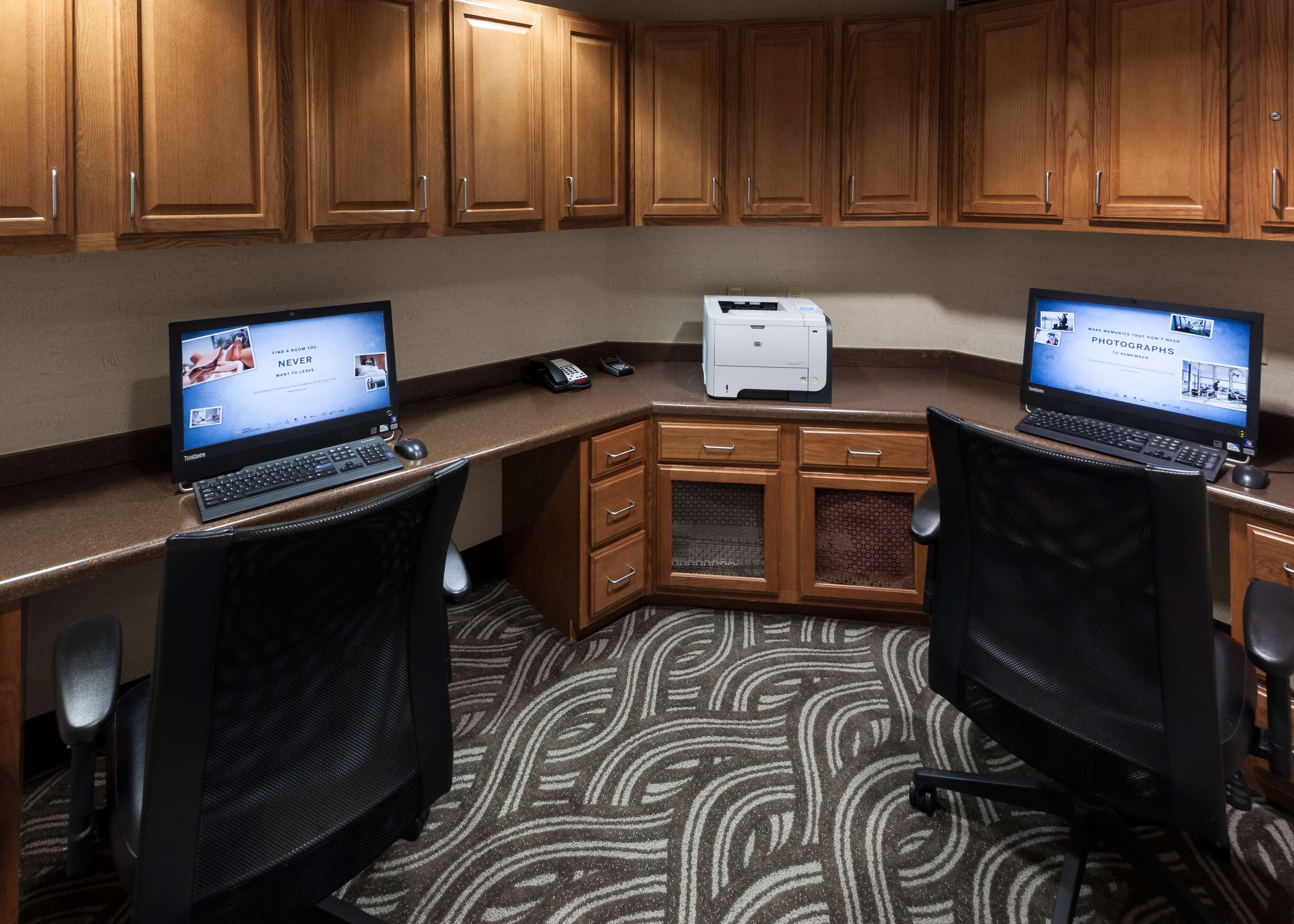 Business Center | Hampton Inn & Suites Davenport