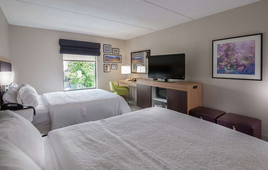 Hampton Inn by Hilton Doylestown Room Type - 2 QUEENS ACC ROLLIN SHWR