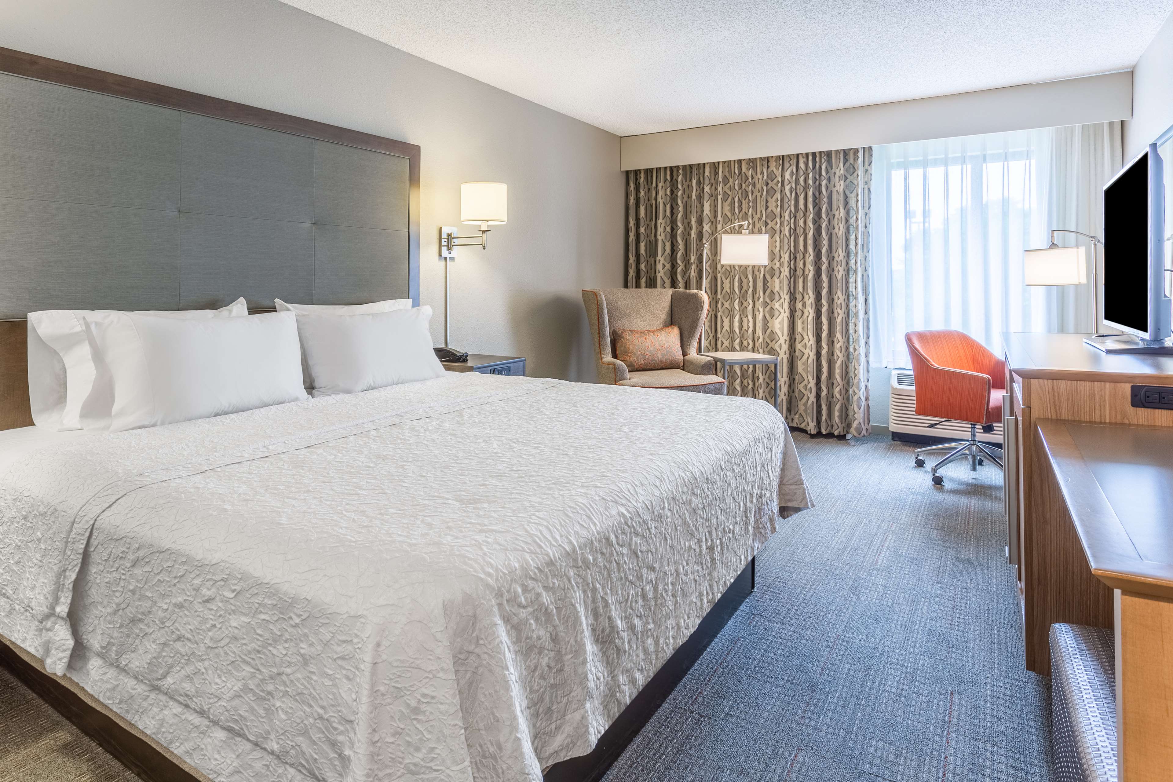 Hampton Inn Eau Claire Room Type - 1KNG MOB HEAR ACC W TUB NS