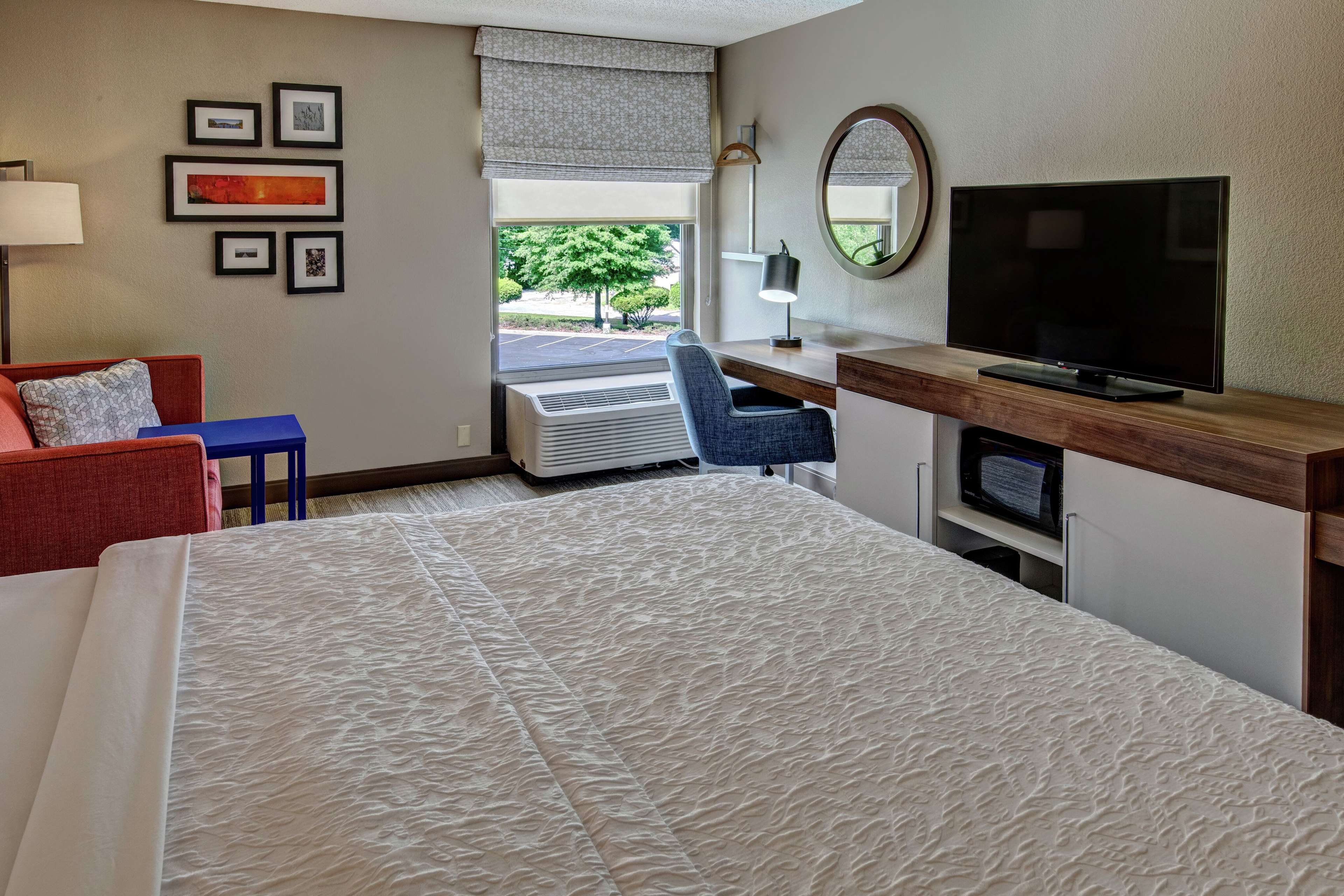 Hampton Inn by Hilton Elizabeth City Room Type - 1 KING STUDY NONSMOKING