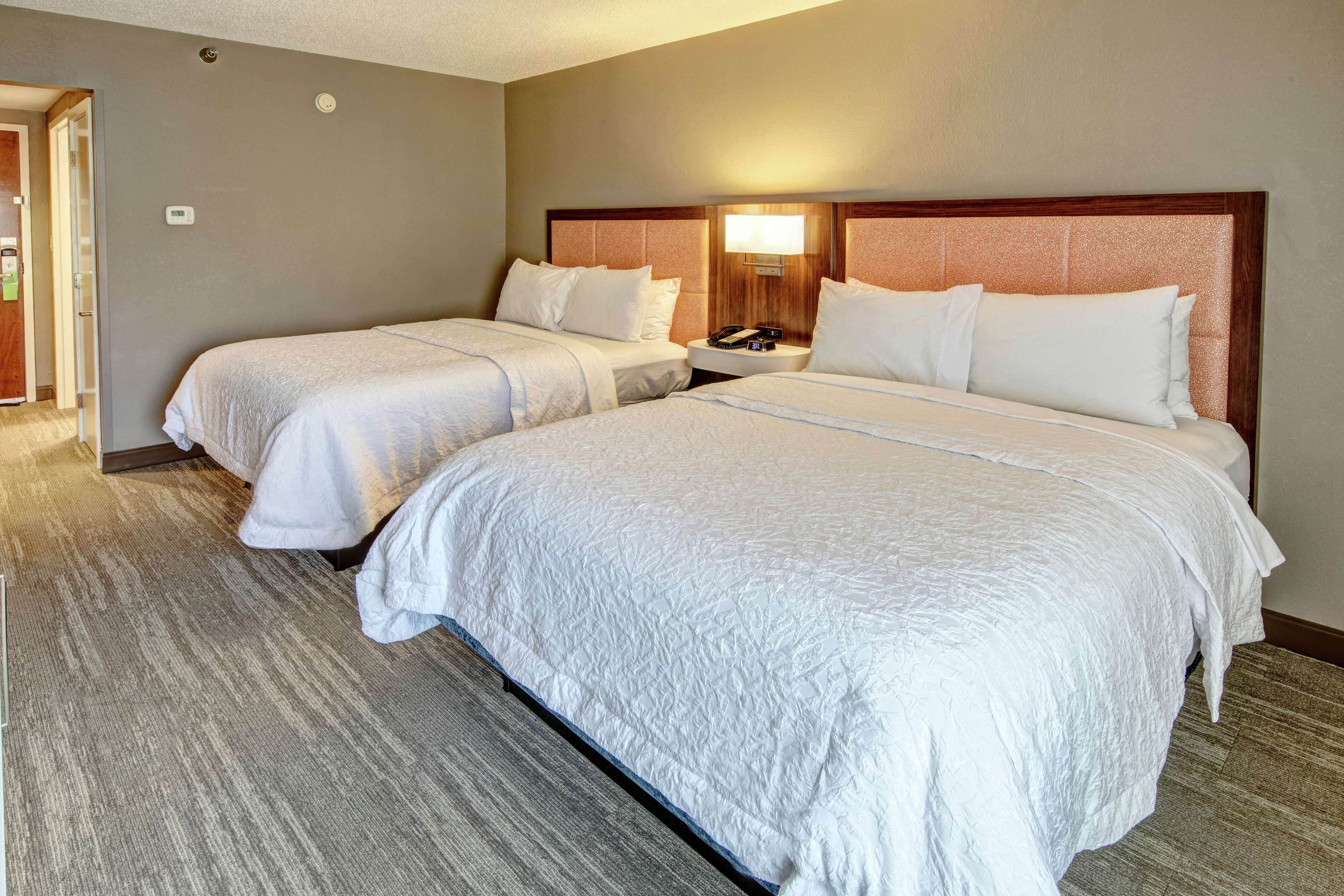 Hampton Inn by Hilton Elizabeth City Room Type - 2 QN OVERSIZED SHOWER NS