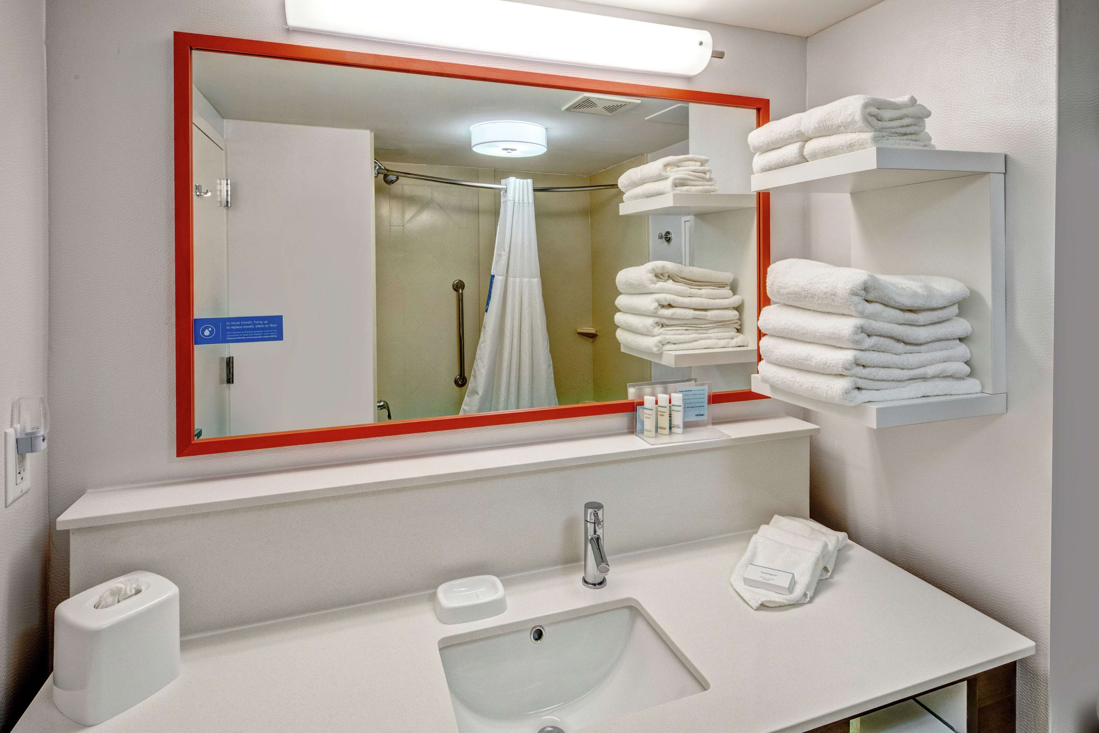 Hampton Inn by Hilton Elizabeth City Room Type - 2 QUEEN HEARING ACC NOSMOK