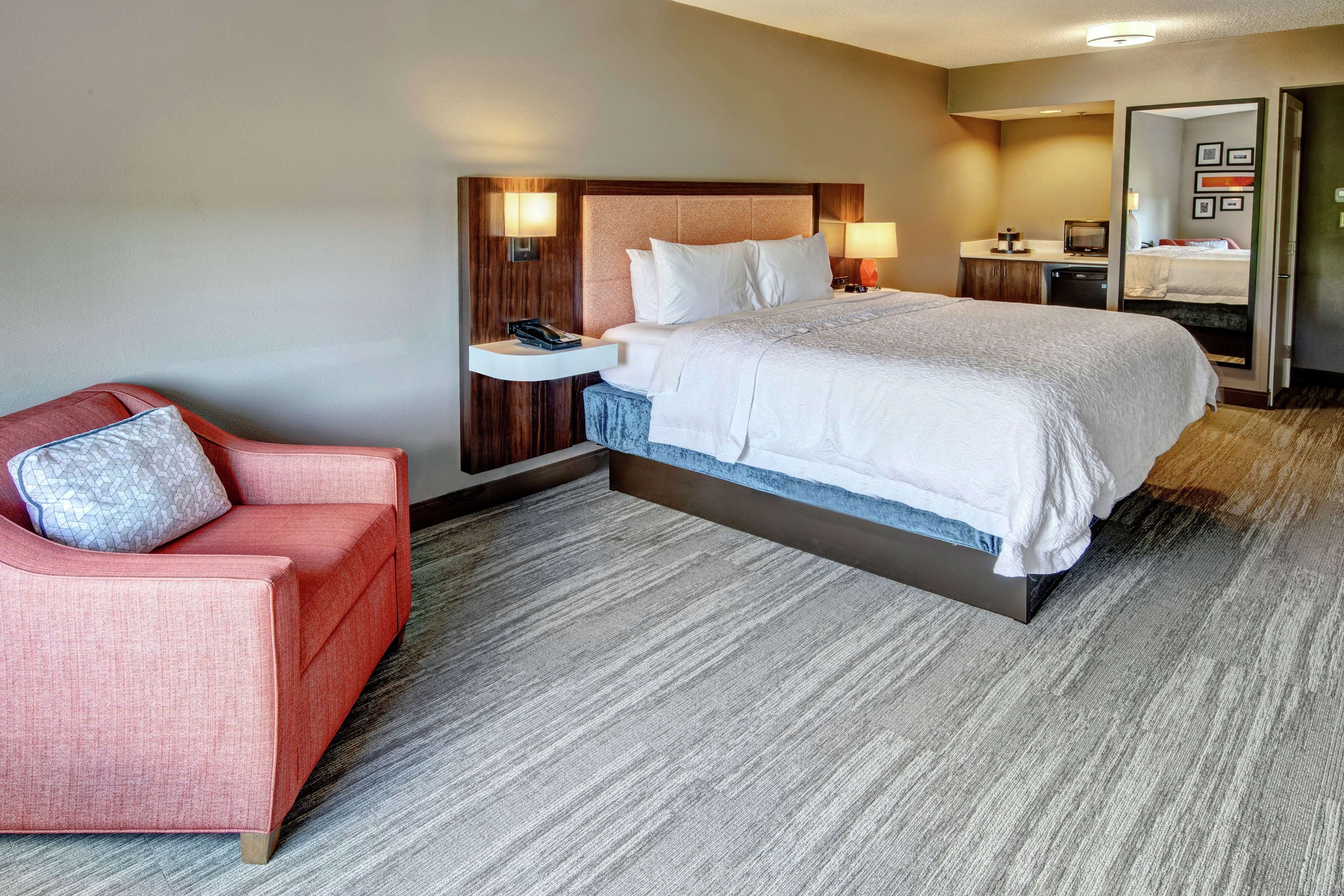 Hampton Inn by Hilton Elizabeth City Room Type - 1 K W  OVERSIZED SHOWER NS