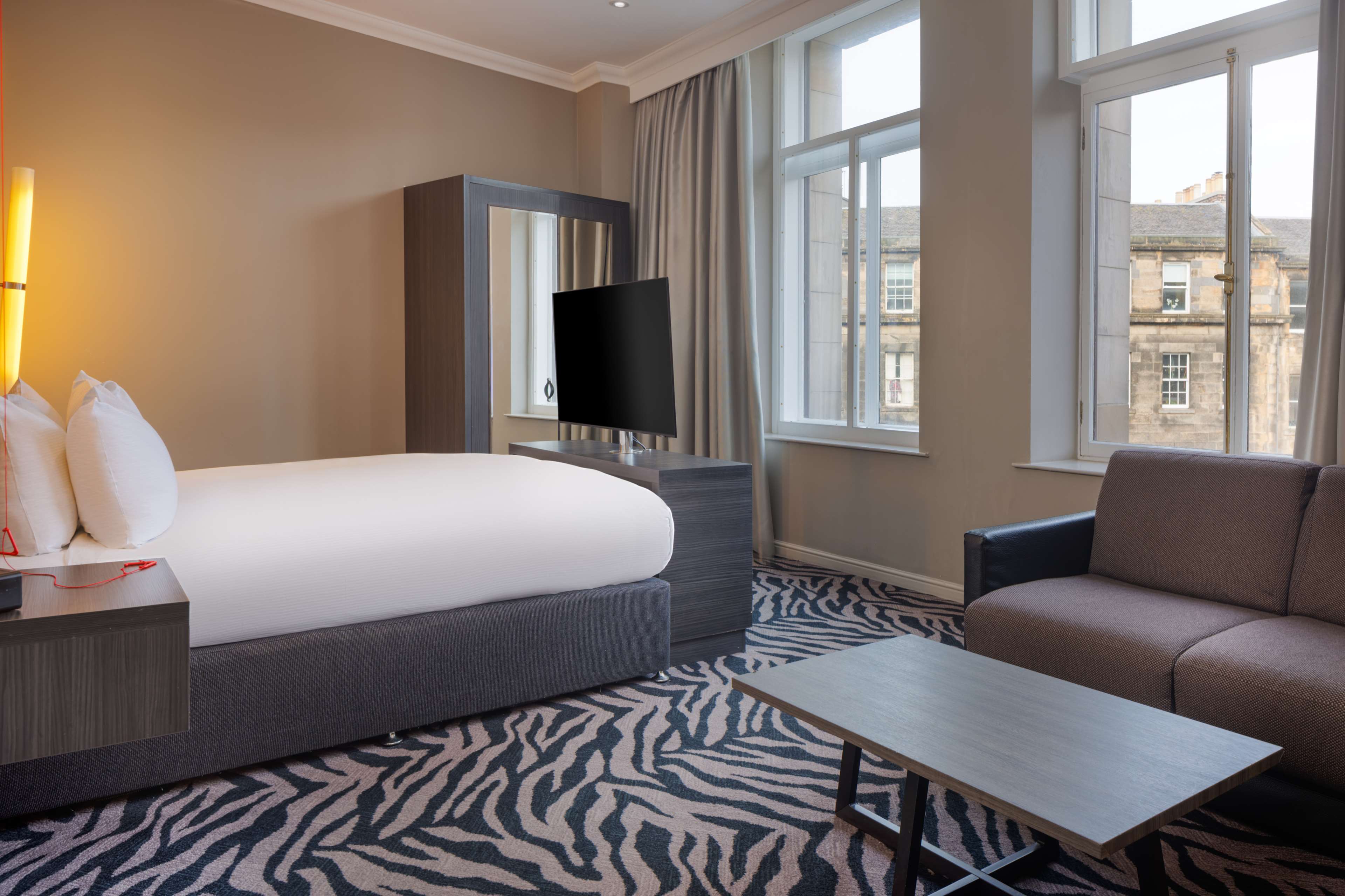 DoubleTree by Hilton Edinburgh City Centre - Tap to explore photos