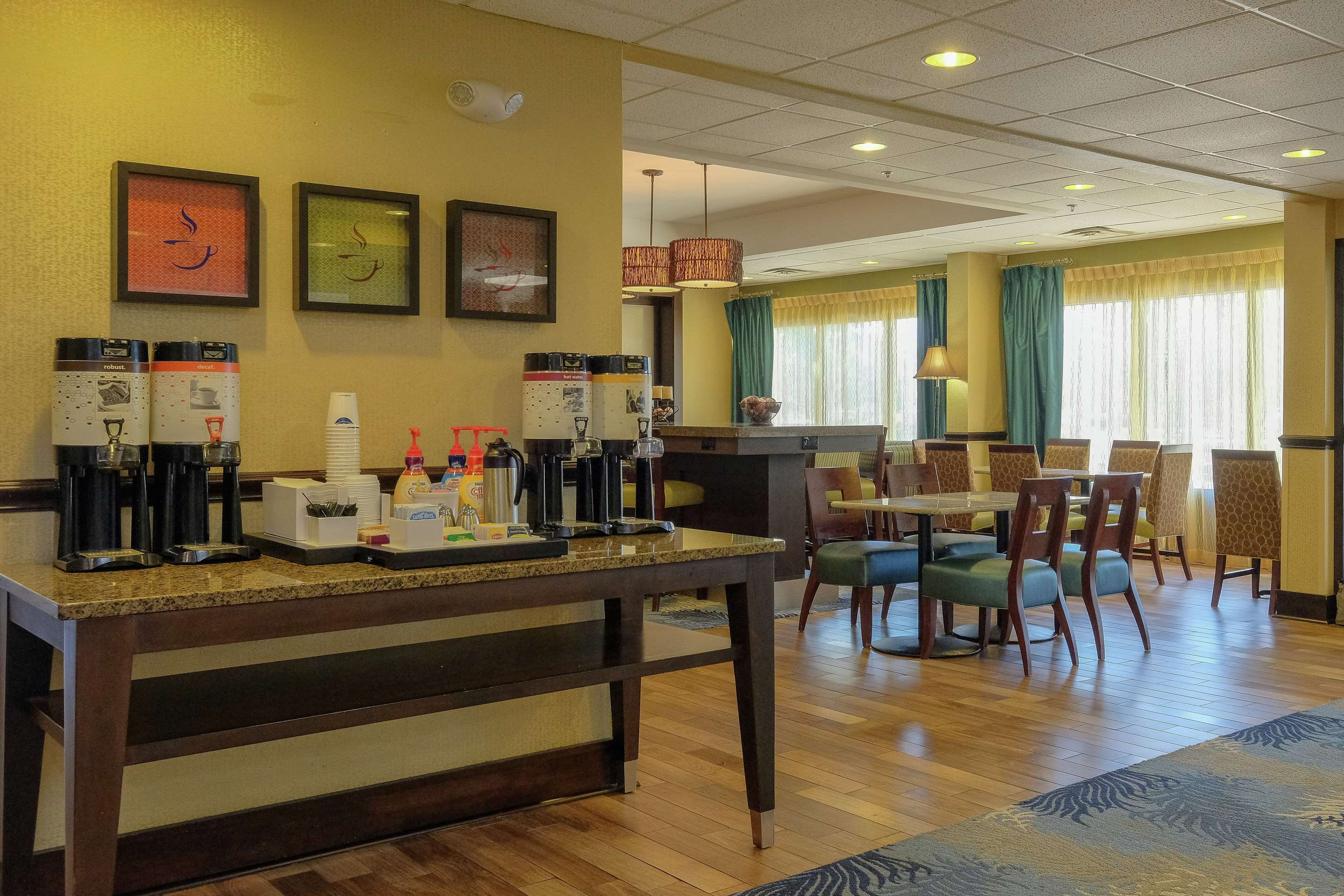 Lobby | Hampton Inn Edenton