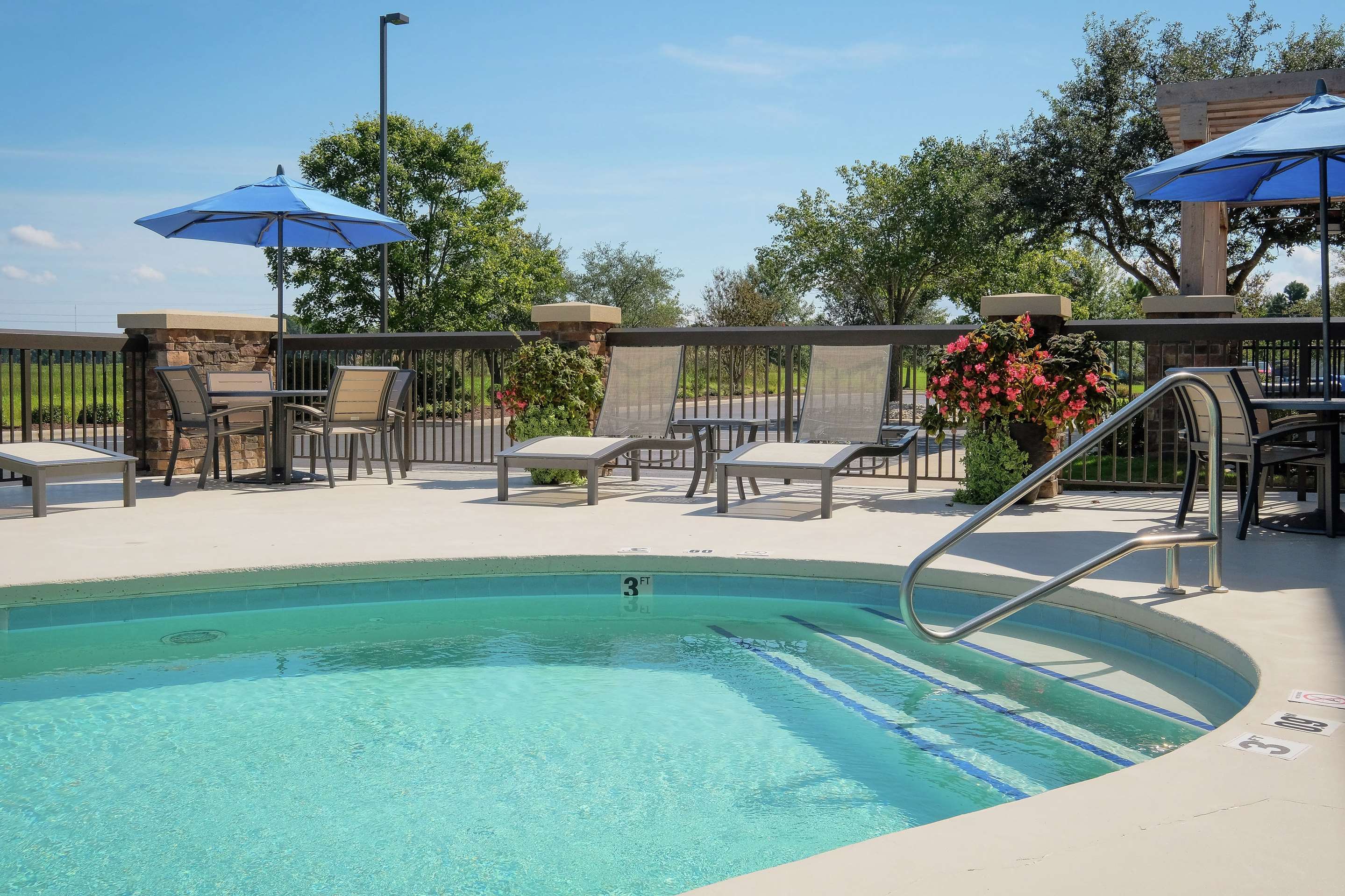 Pool | Hampton Inn Edenton