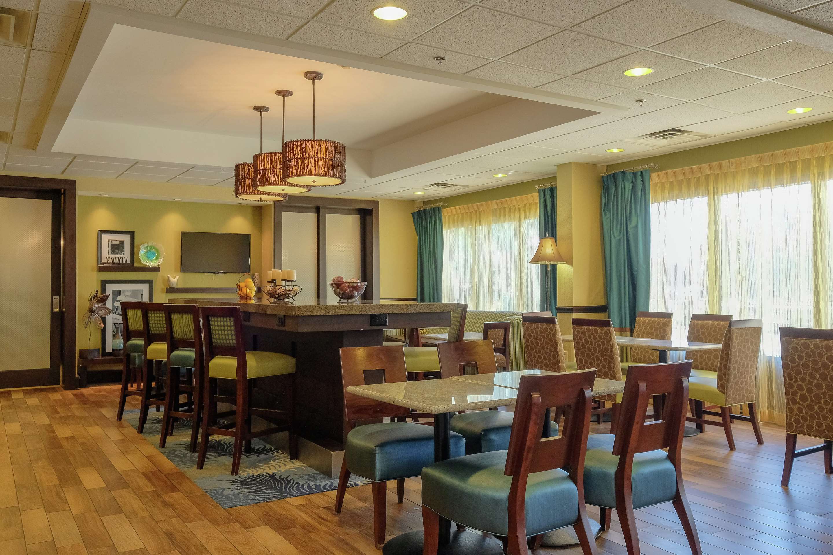 Lobby | Hampton Inn Edenton