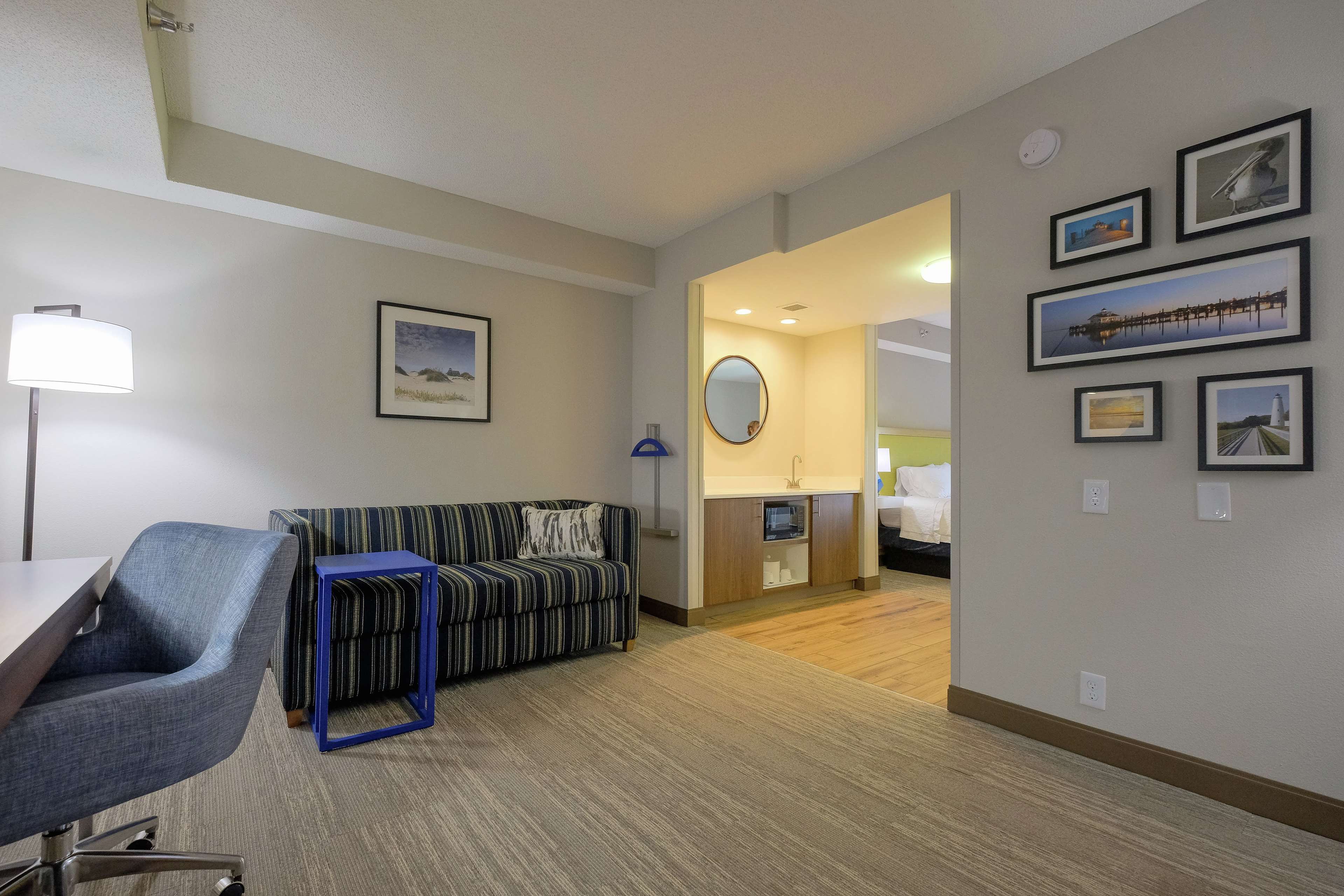 Hampton Inn by Hilton Edenton Room Type - 1KN STDO MIC FRIDG WTBR NS